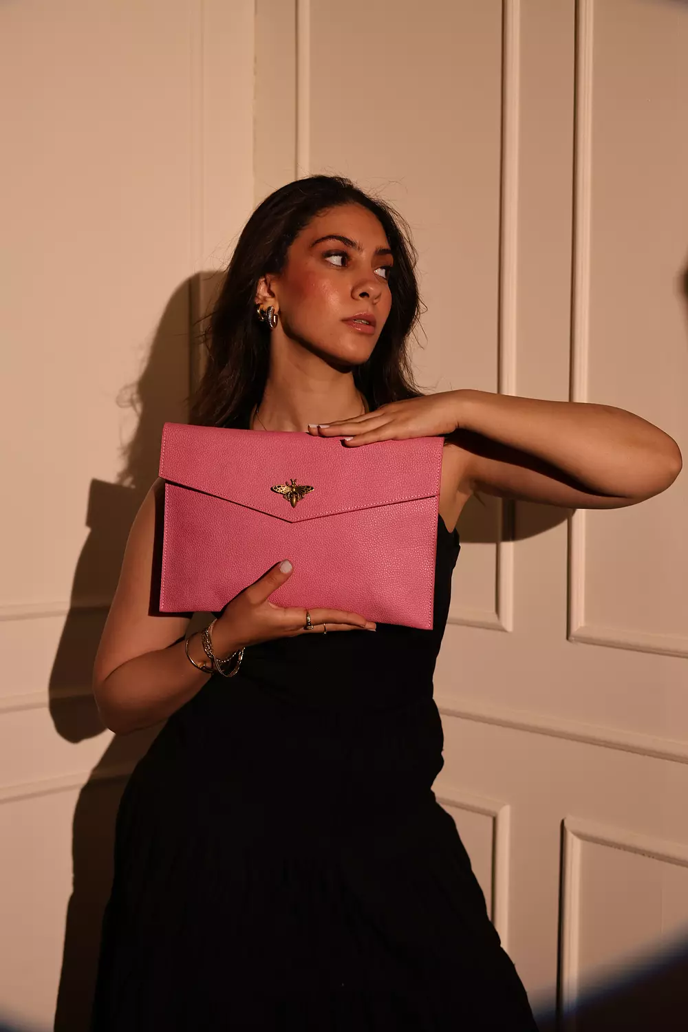 VeeV PinkyBee Clutch 5
