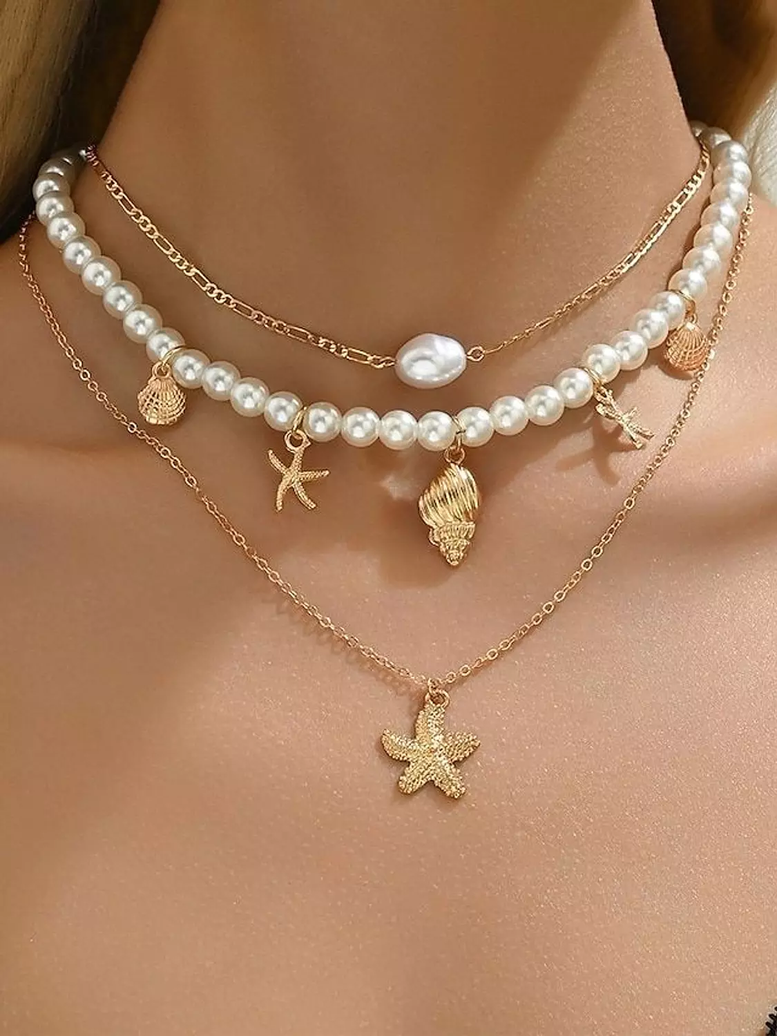 <p>3-pack gold-plated necklaces</p>