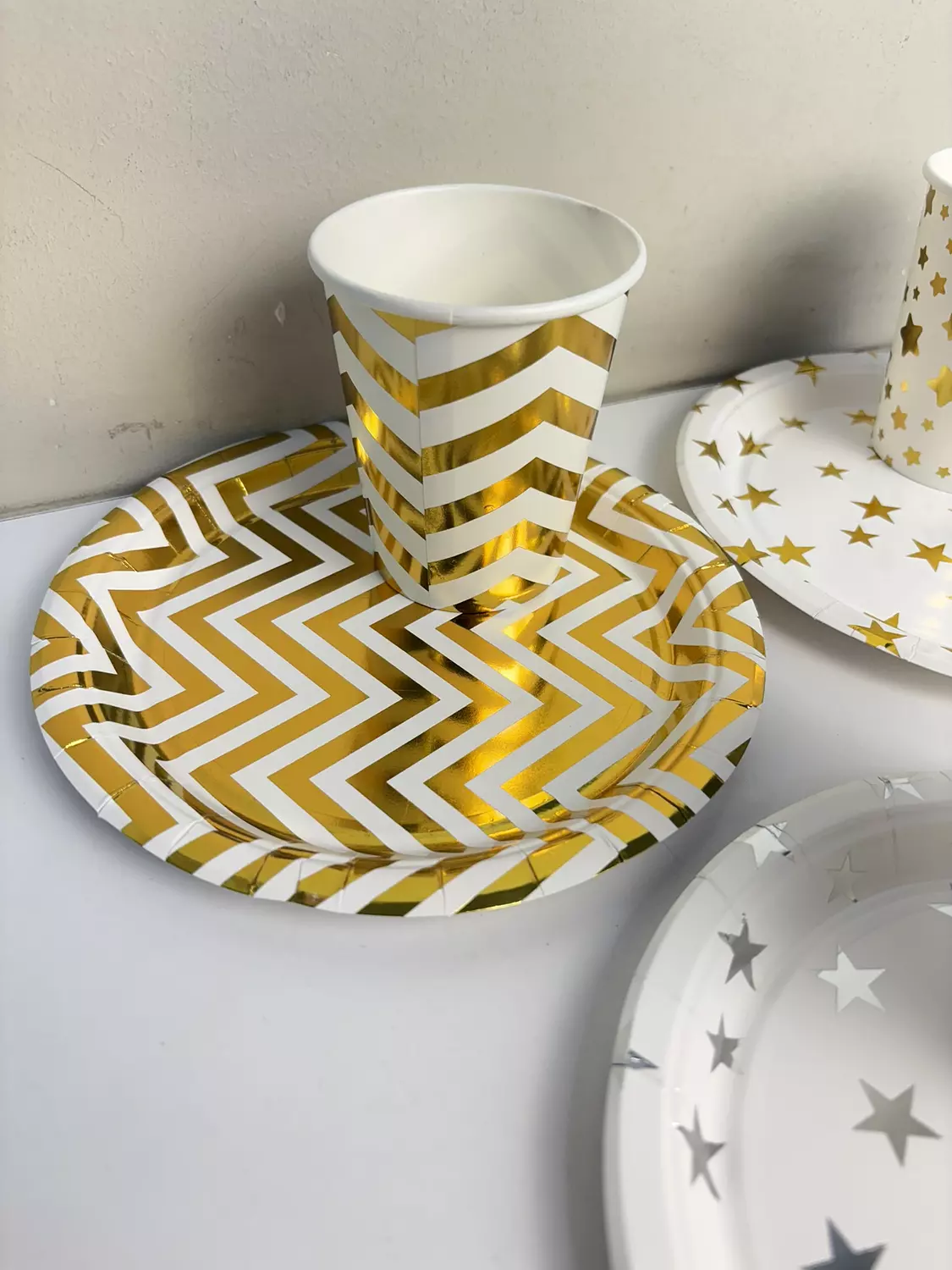 Gold Zigzag Paper Cups 1