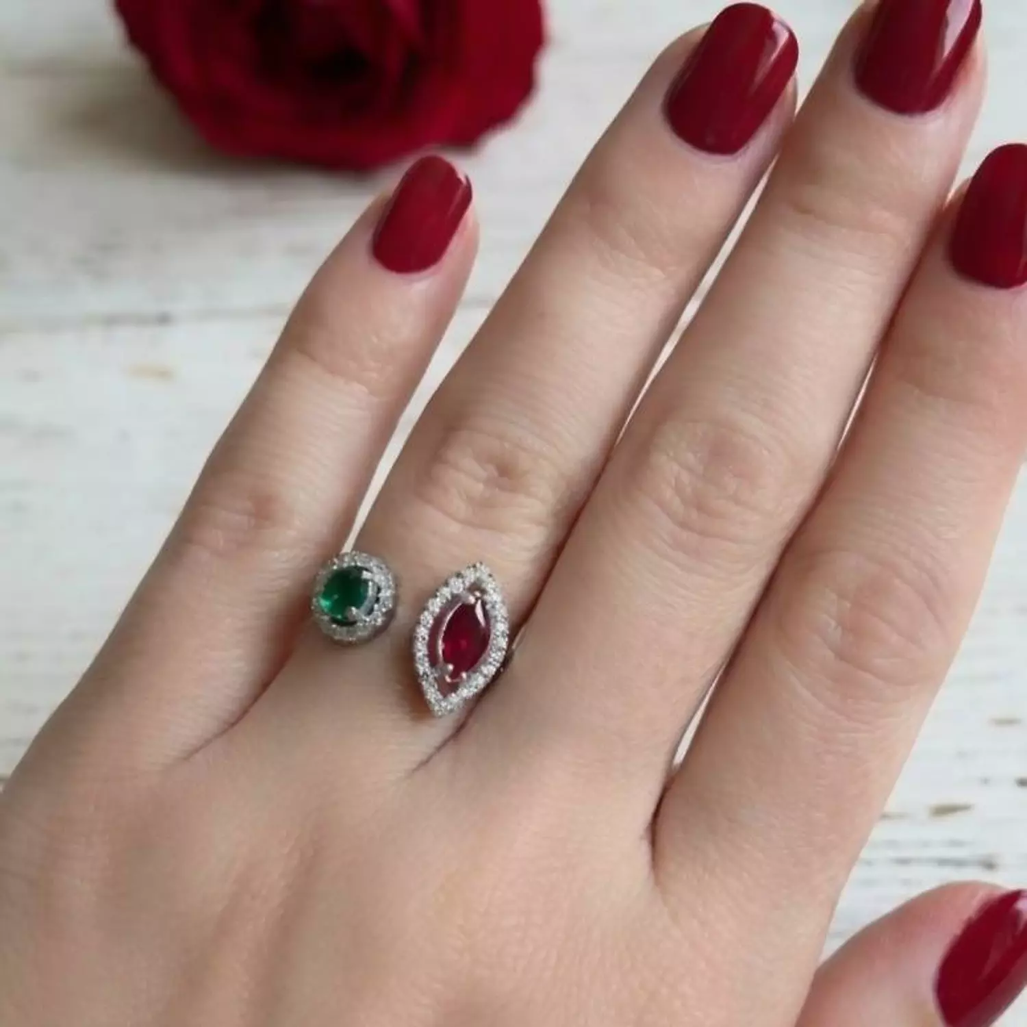 Red green Ring image