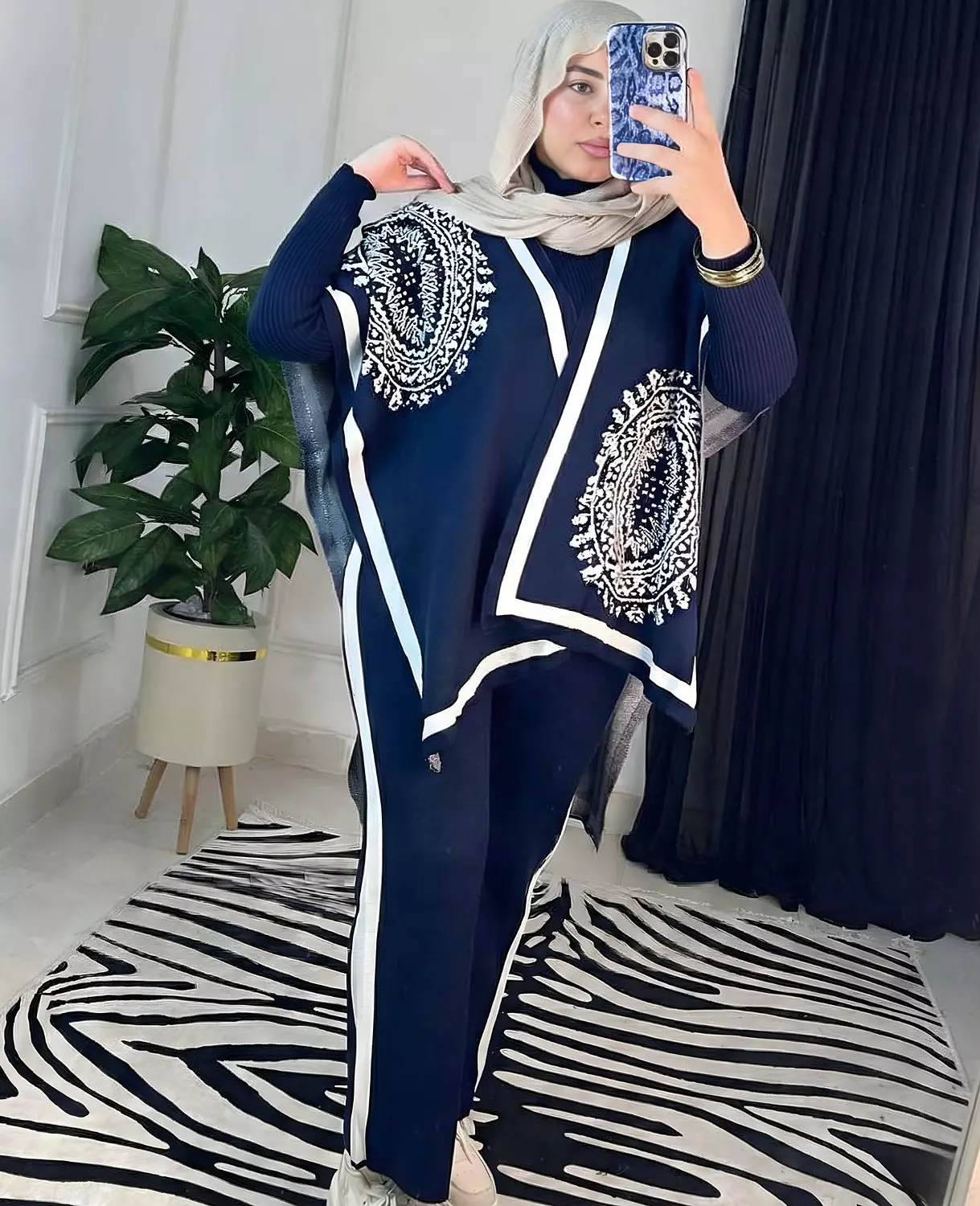 Print Poncho-Style Knit Lounge Set image