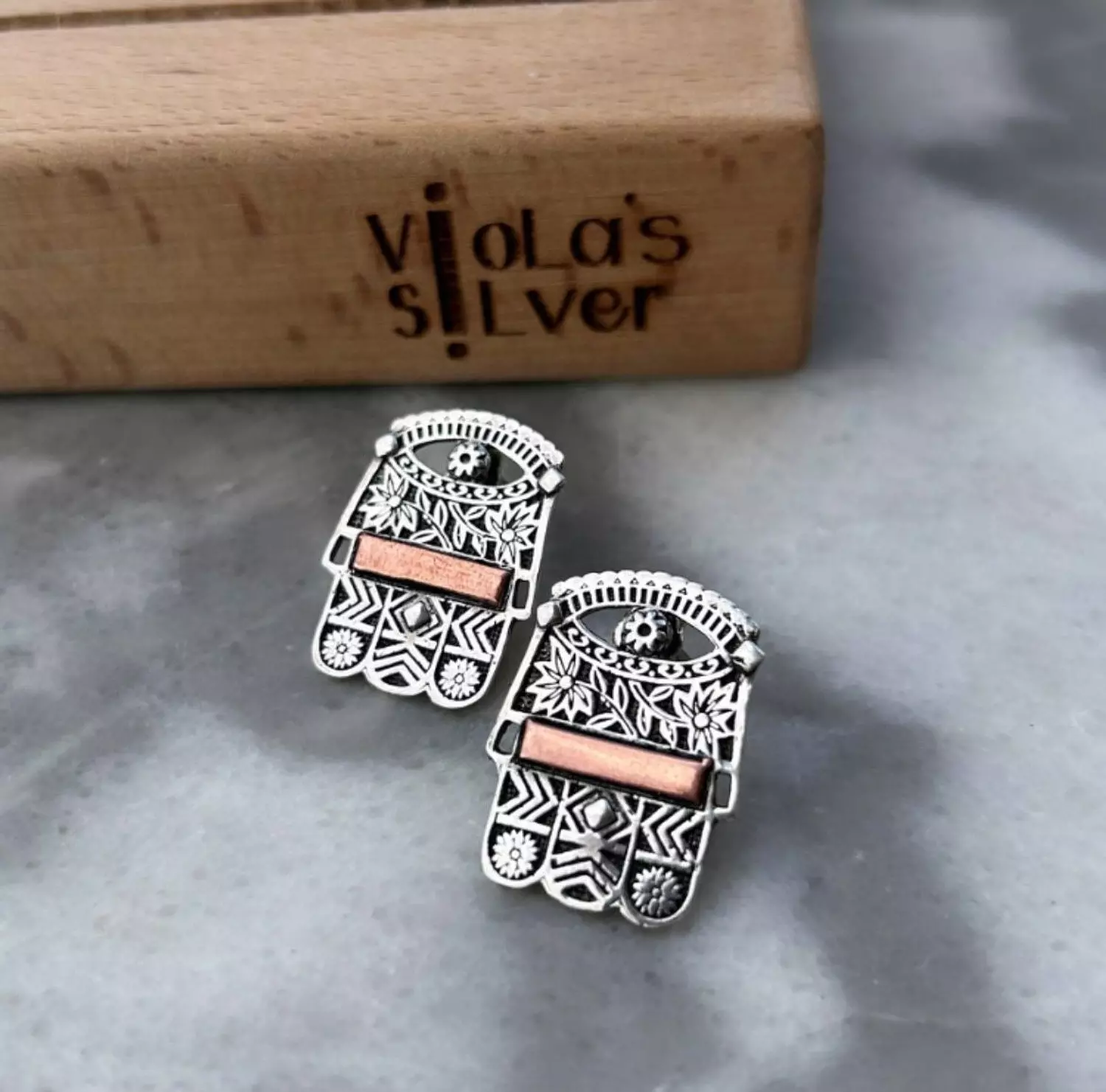 <h3><strong><span style="color: rgb(0, 0, 0)">Kaf earring</span></strong></h3>