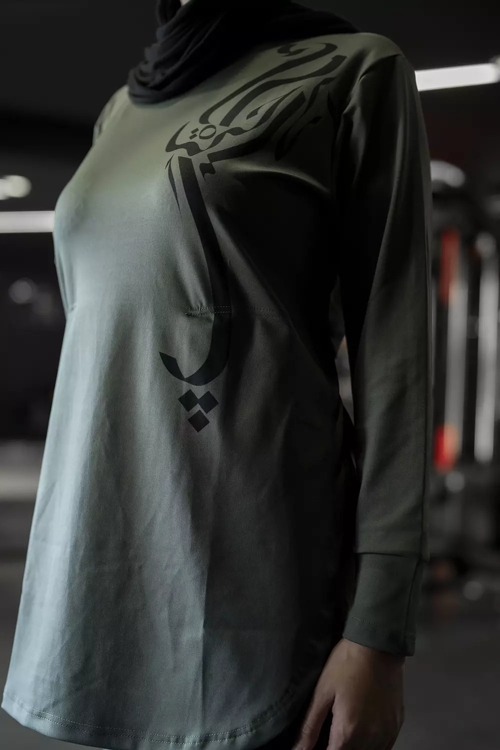 HURRA'S LONG FIT T-SHIRT IN OLIVE - حره كالسحاب 3