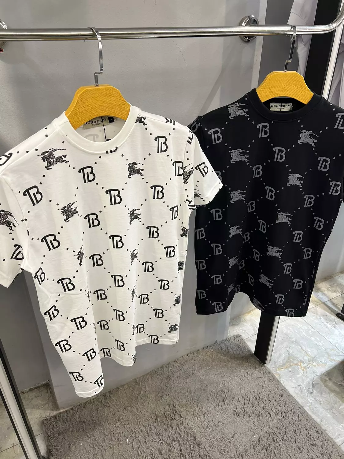 BURBERRY TSHIRT / 1482 10