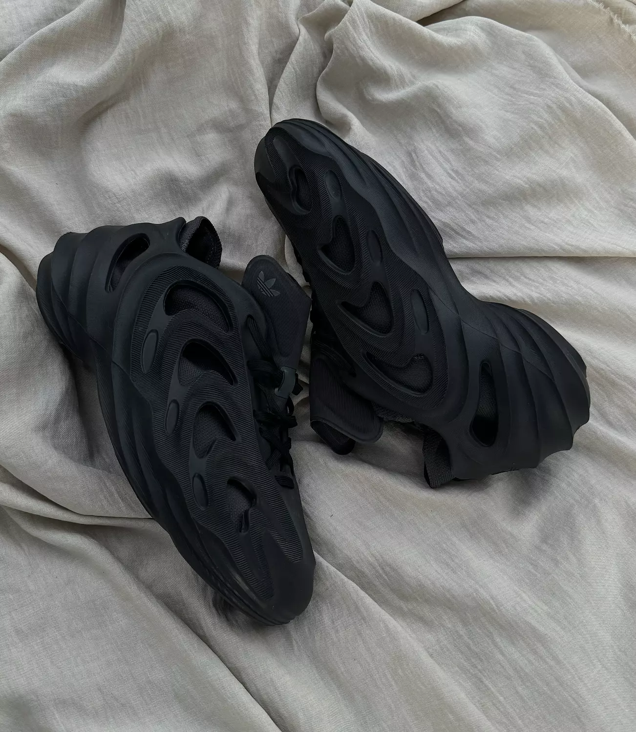 Adidas adipLus Q -all black image