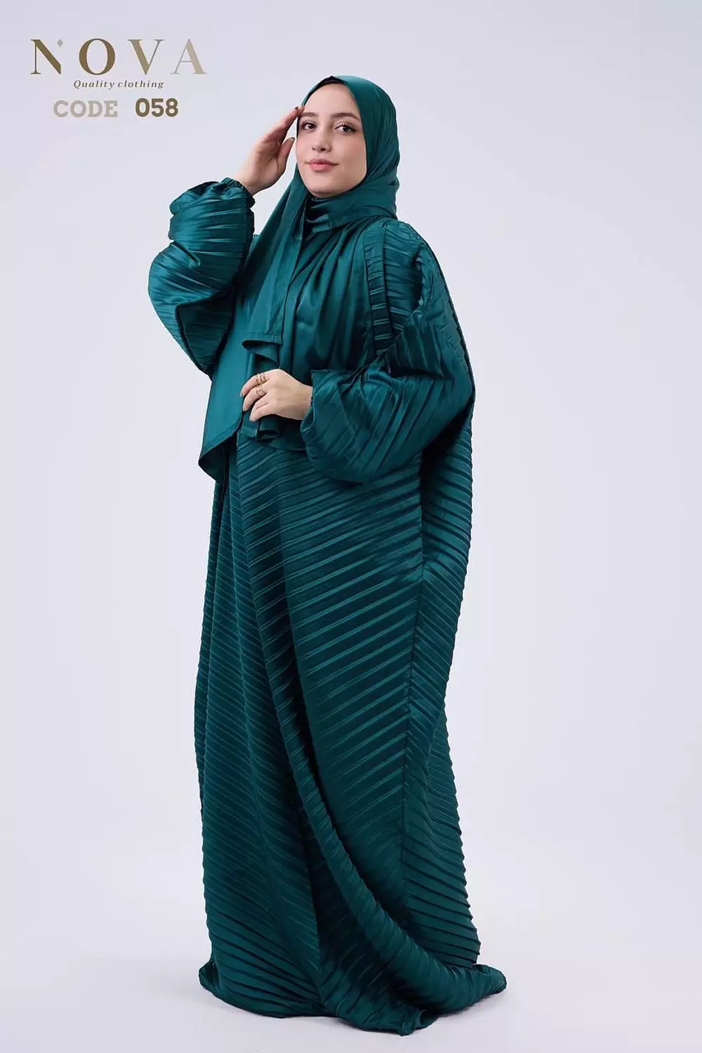 Dark emerald green Plissé image