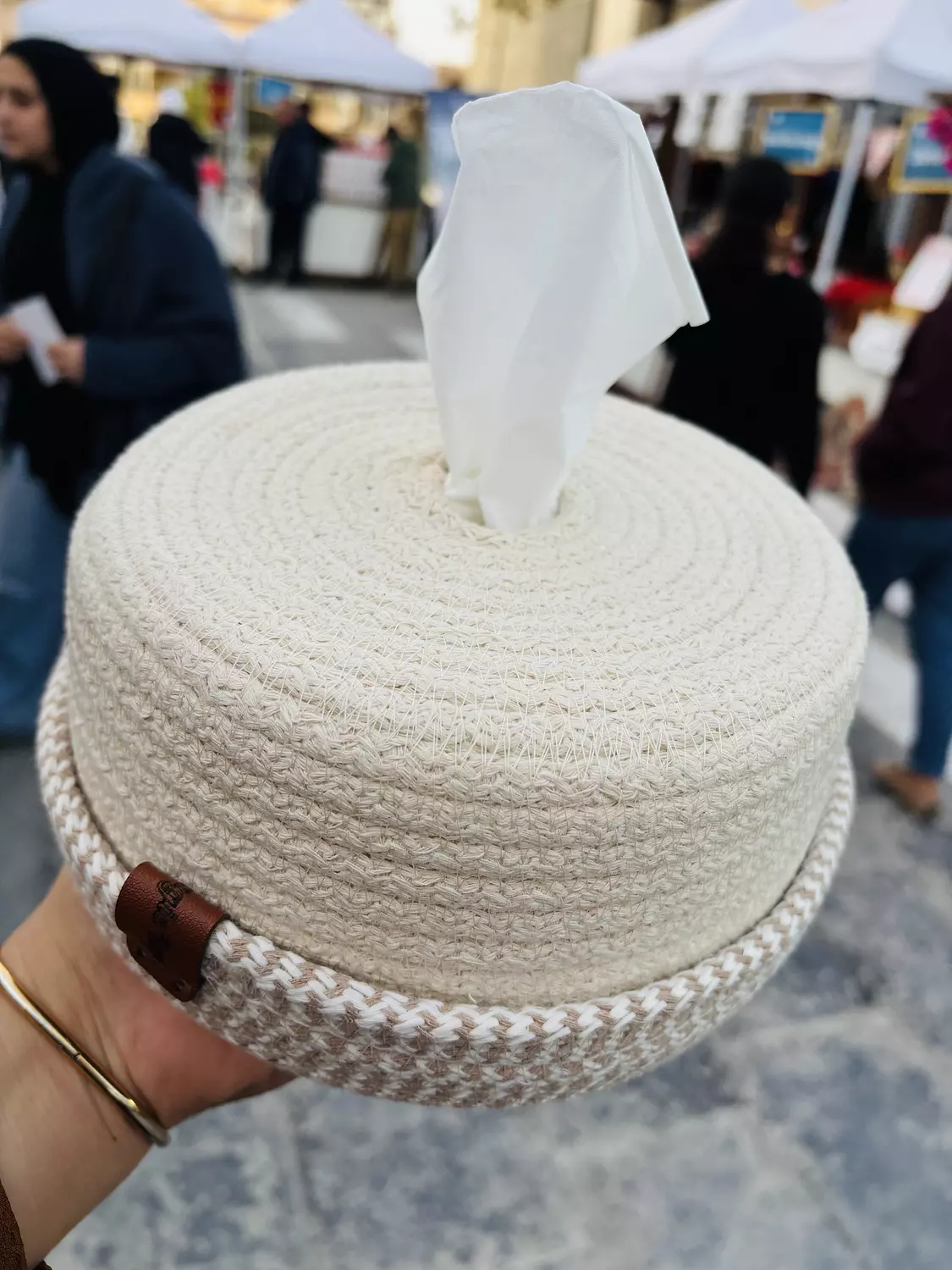 علبة مناديل مدوره مقاس ٢٠ سم  hover image