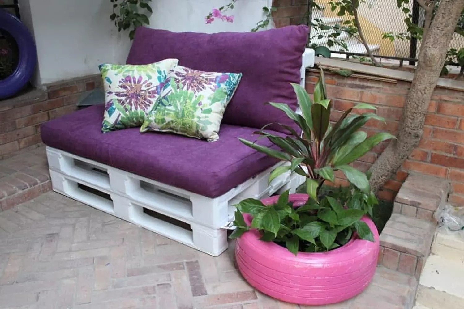 Pallet sofa 4