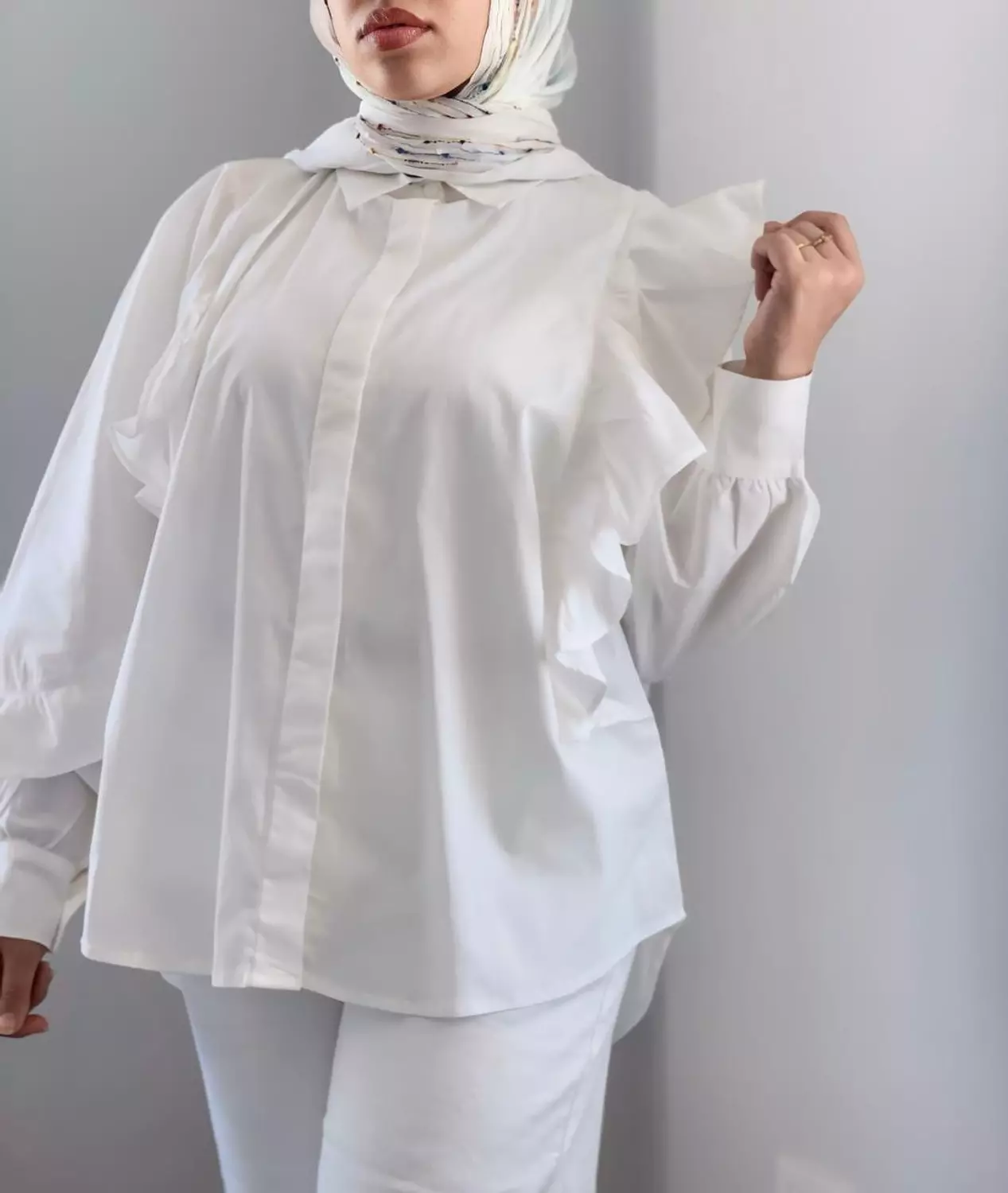 RUFFLES SHIRT IN WHITE image