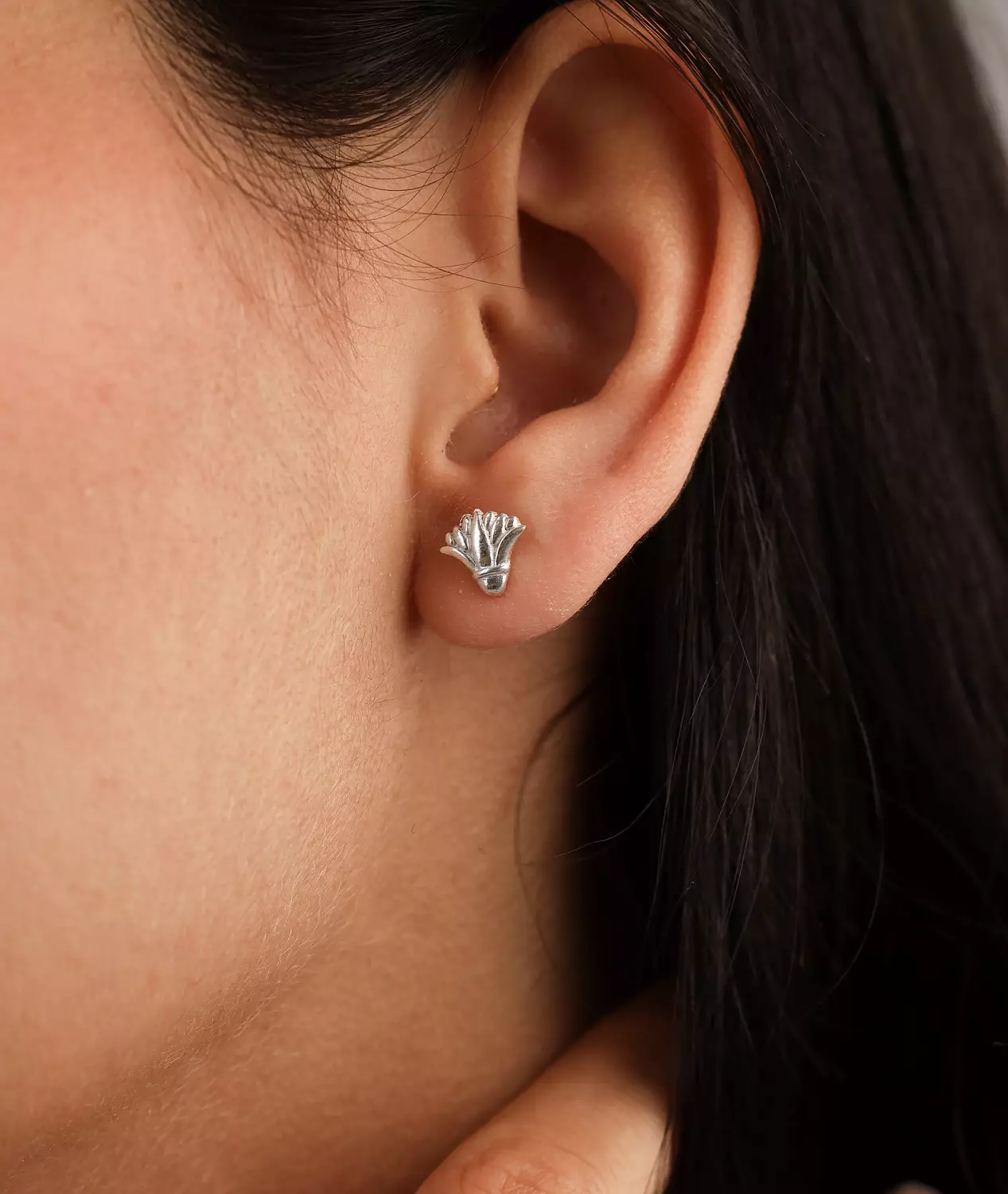 Nefertum minimal earring hover image