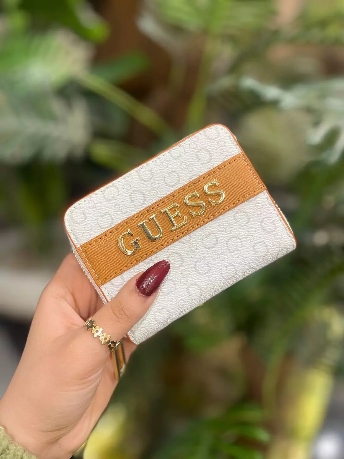 Guess wallets image