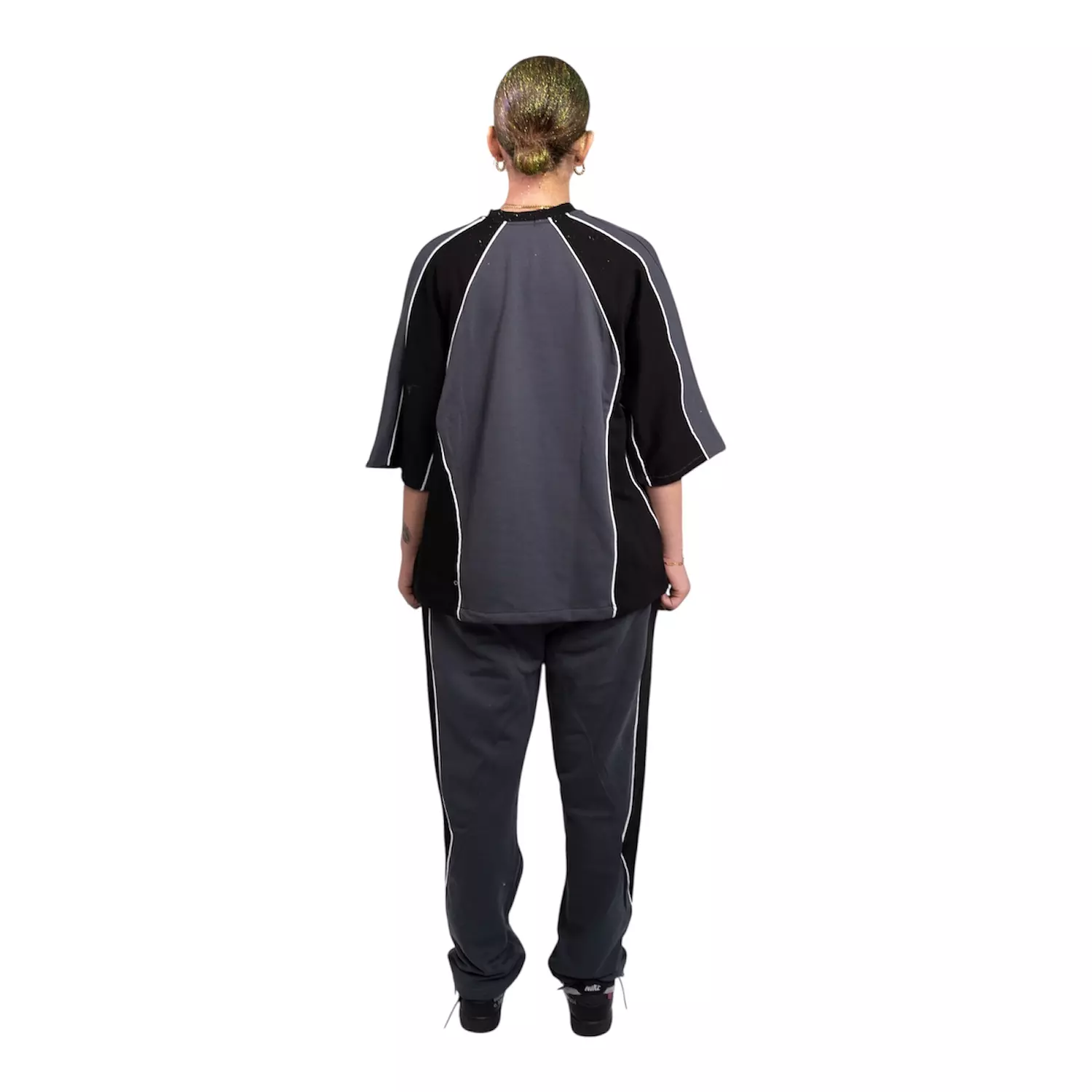 De-lys slices box fit suit Black & Grey with white stripe  4