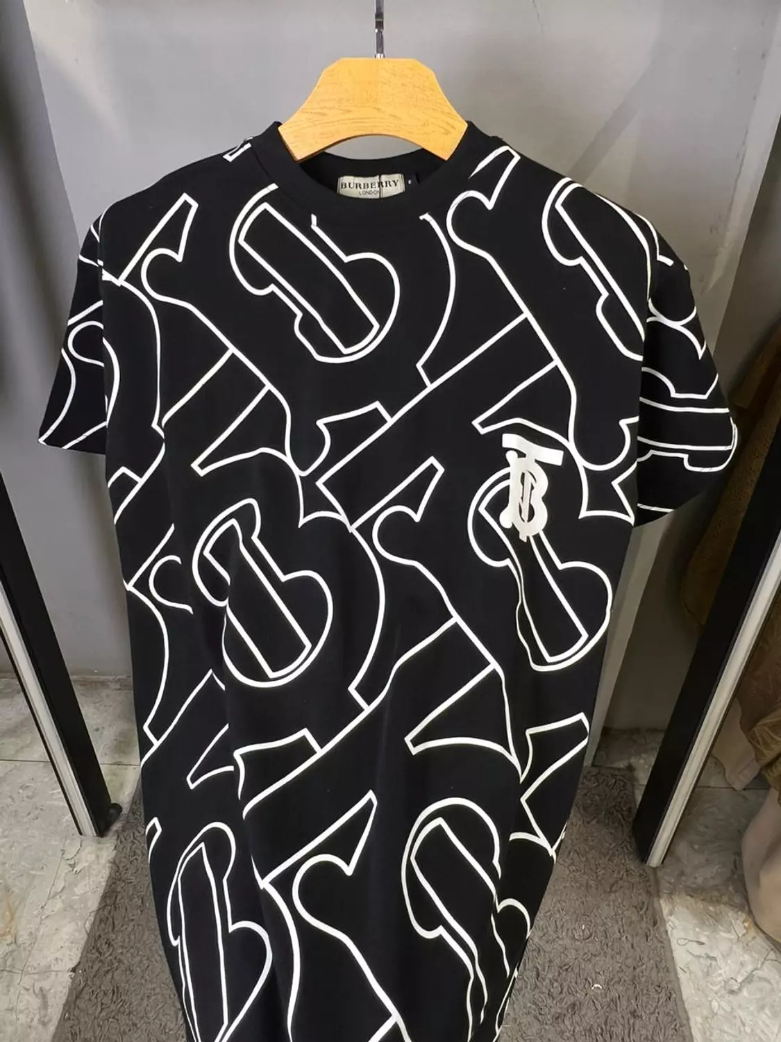 BURBERRY TSHIRT / 1482 1