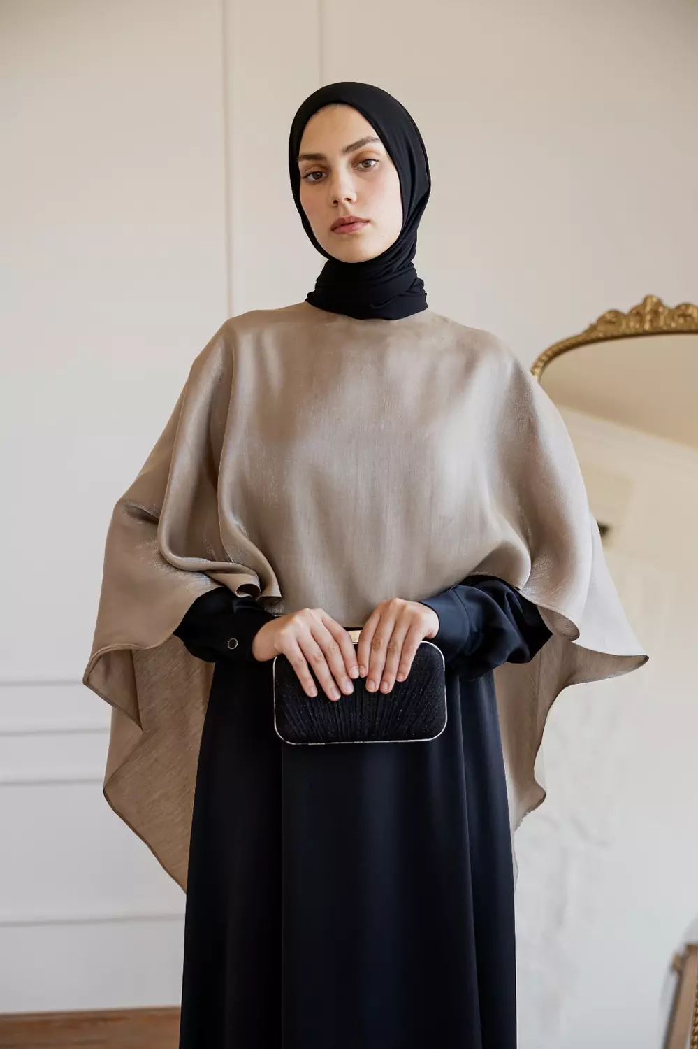  Shiny Lavish Cape 045 image