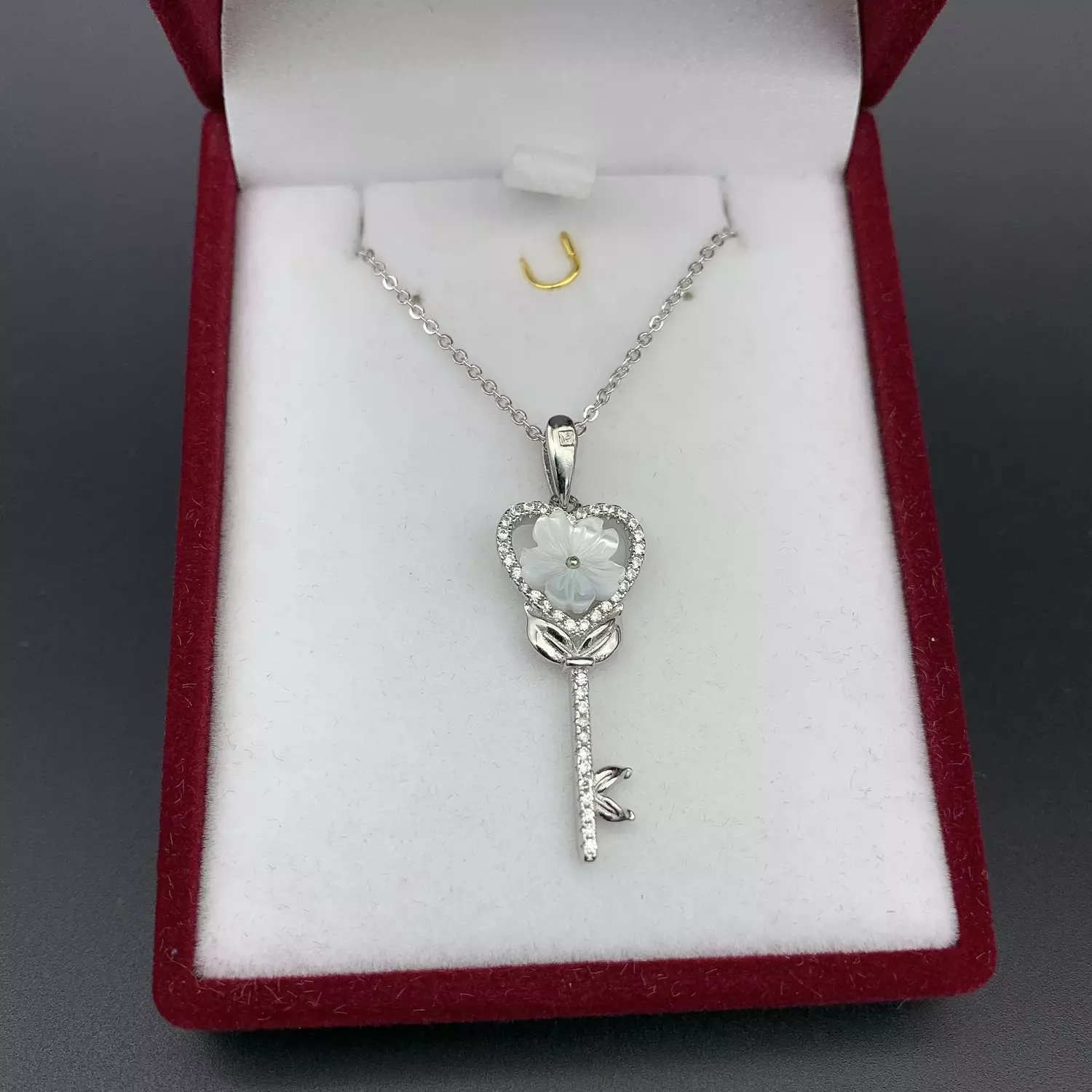 Key flower white necklace image