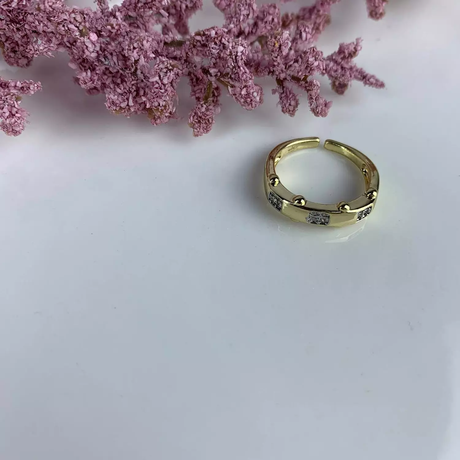 Gold pleated Ring with zircon diamonds 3