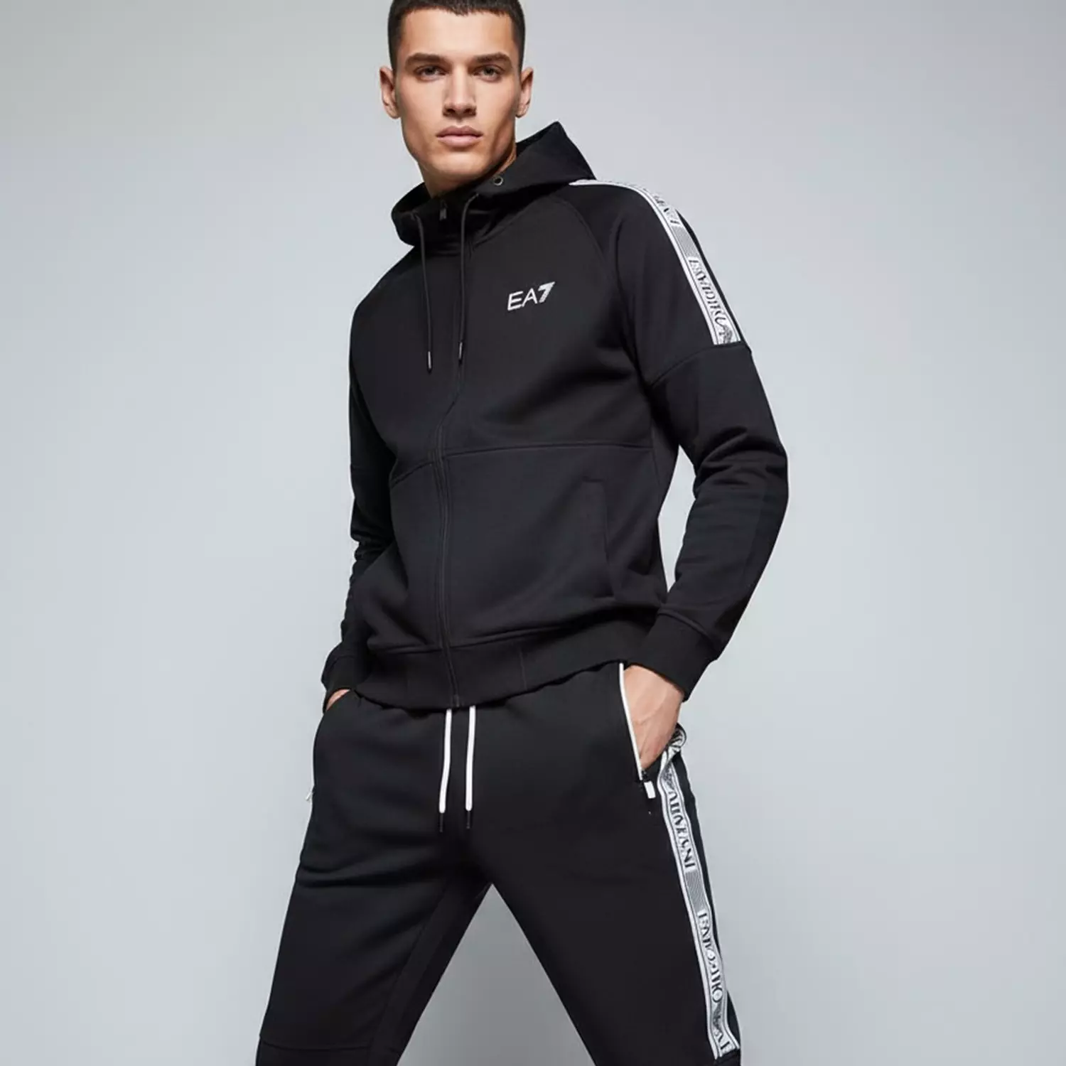 Tracksuit Ea7 sheret abyad Hoodie  4