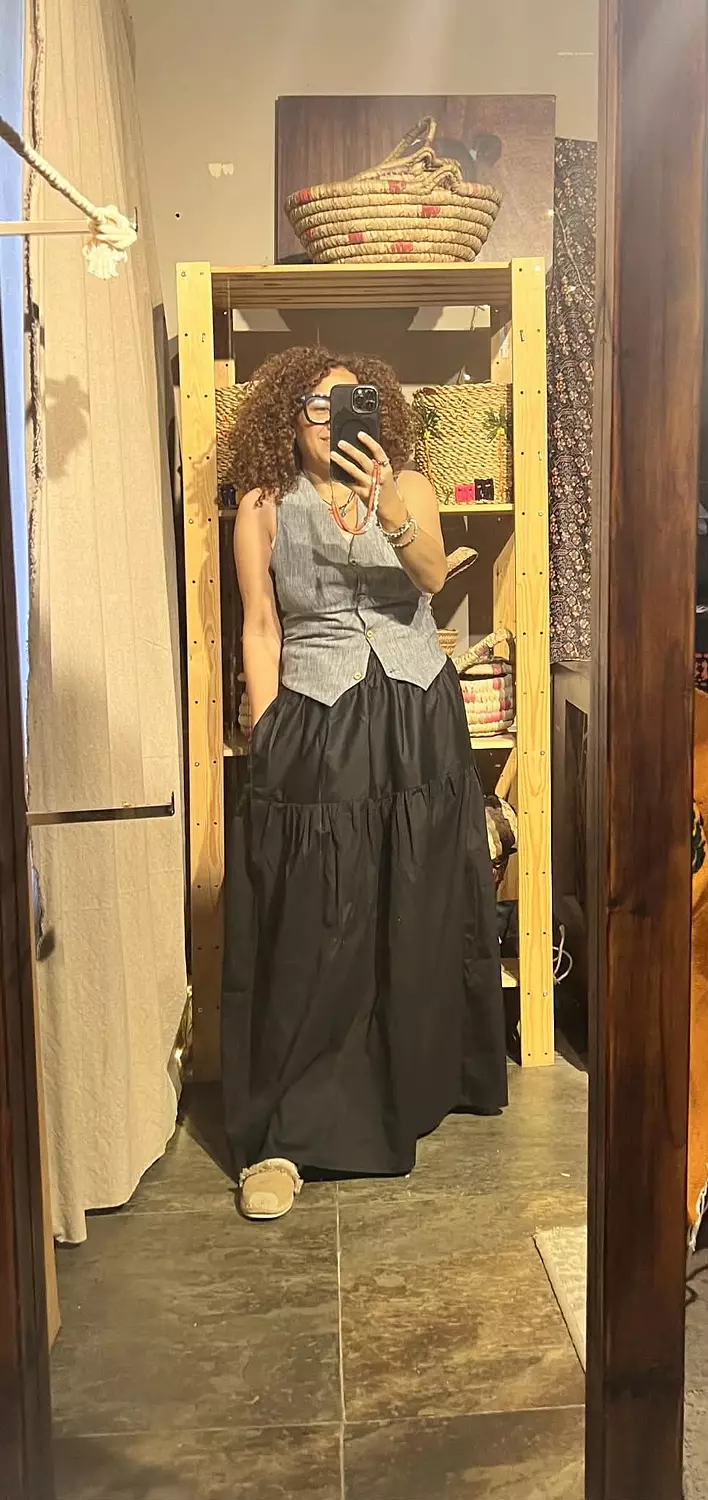Linen sleeveless vest  hover image