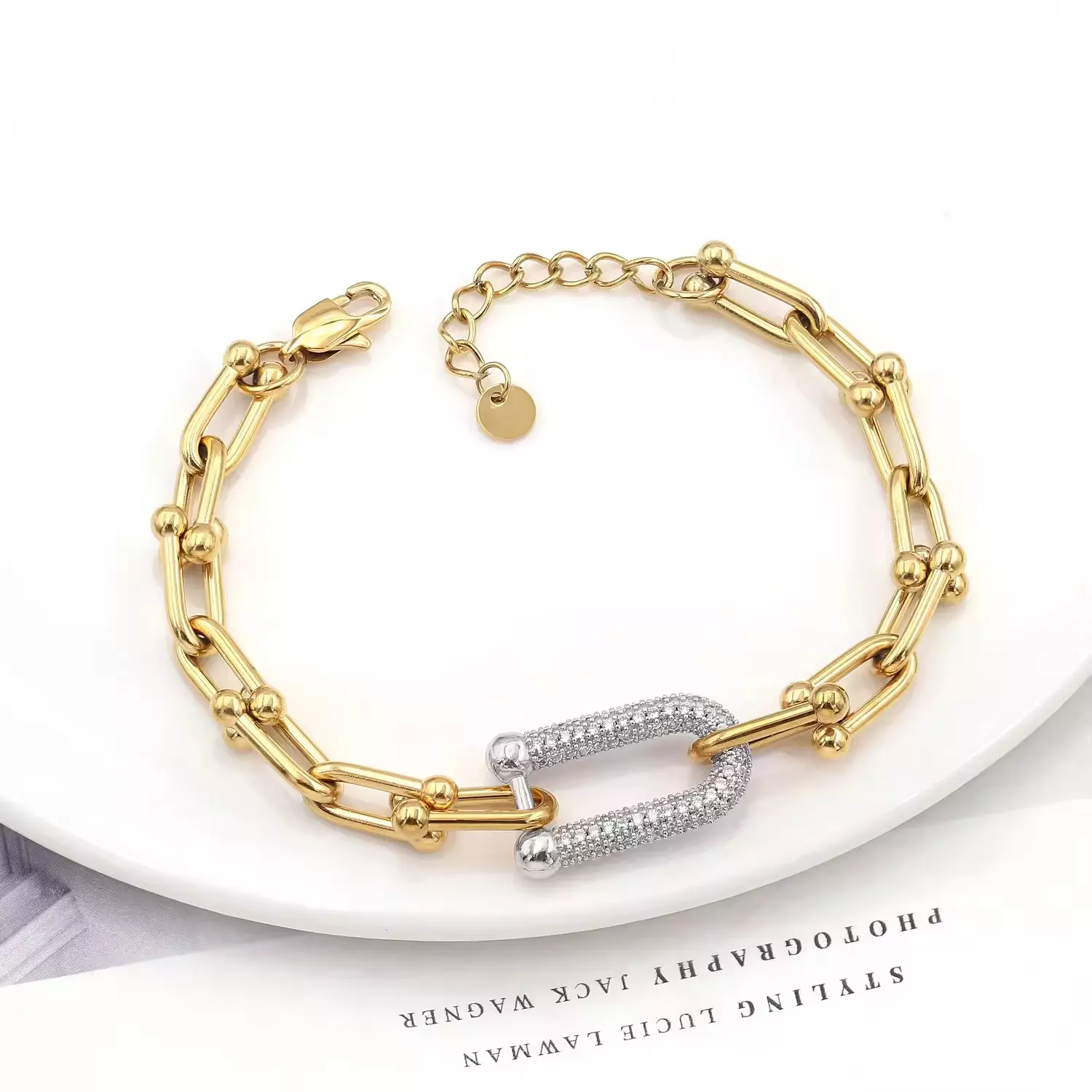 Single U shape zircon bracelet  image