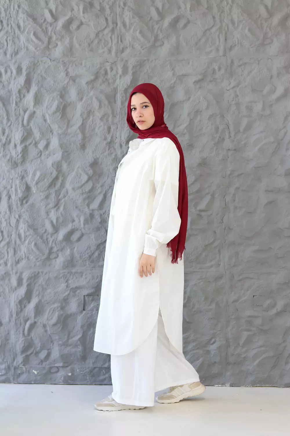 Flurry Embroidered Poplin Cotton Long Shirt in White 4
