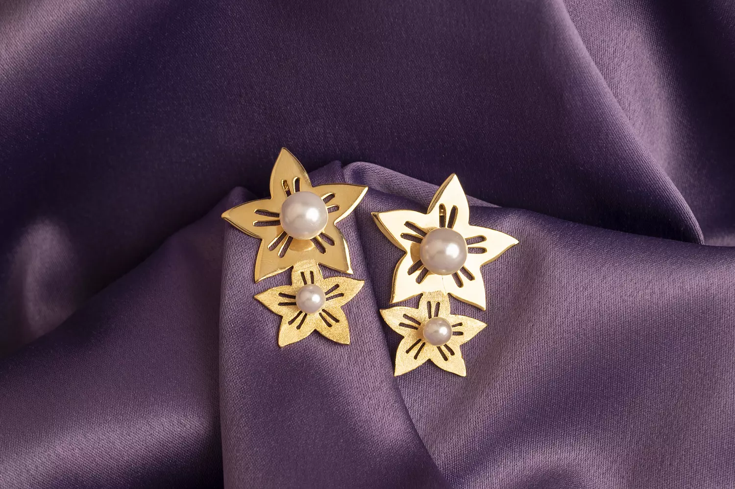 Pearly Earrings image