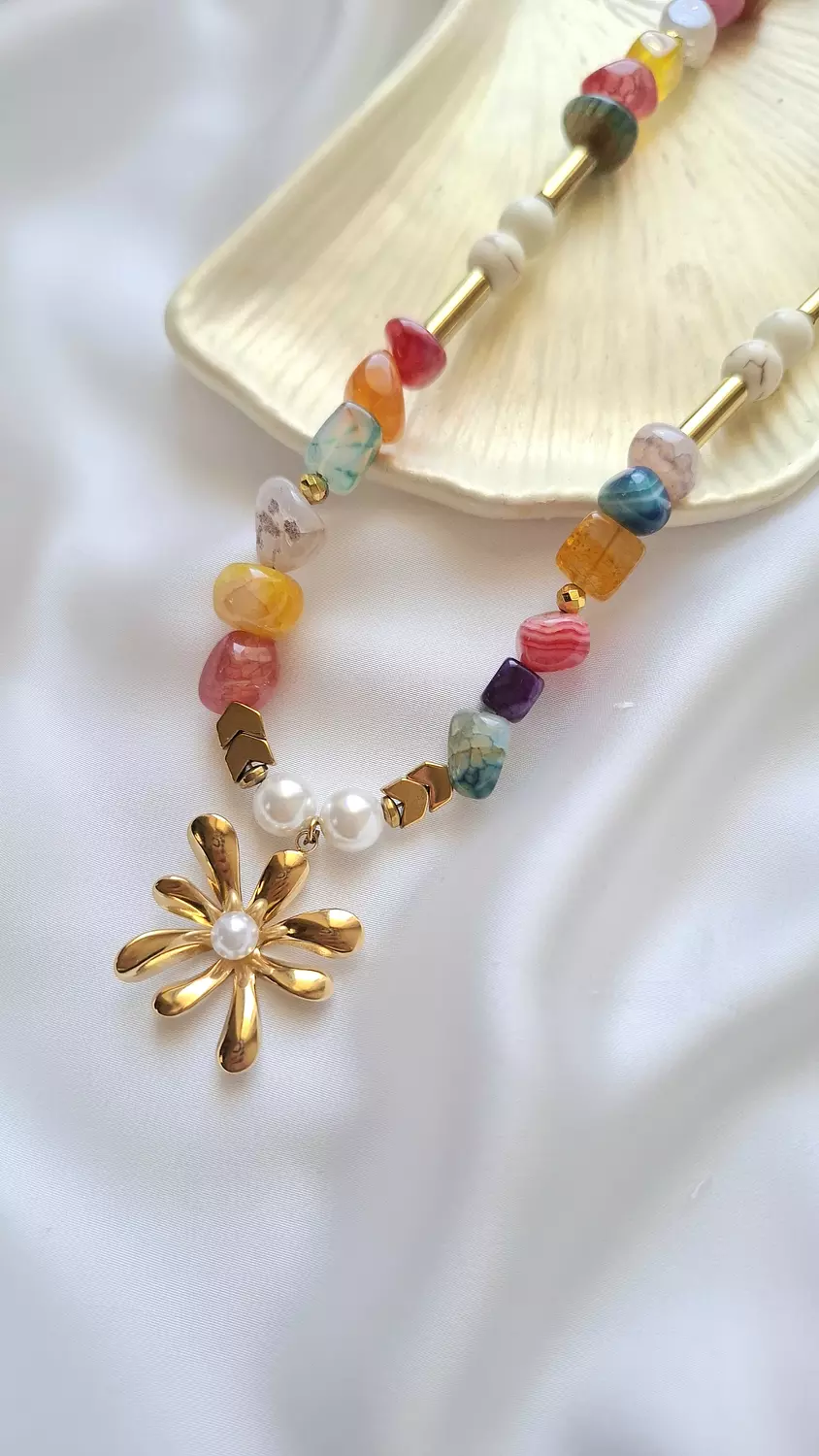 Flowered agate necklace  image