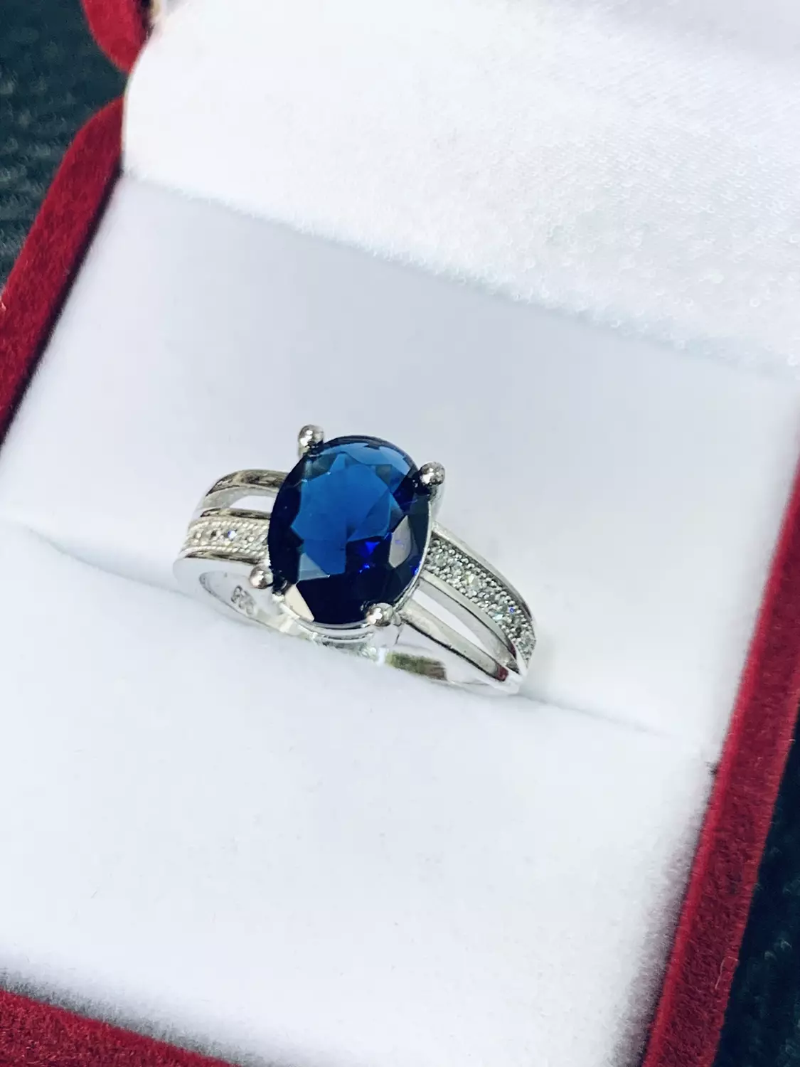 Oval silver ring image