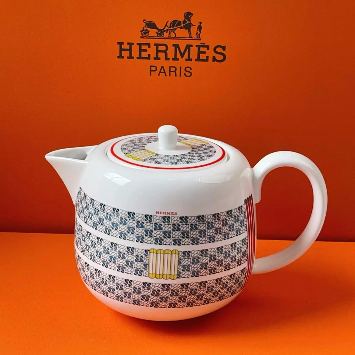 Hermès Tressages Equestres teapot in porcelain. 5