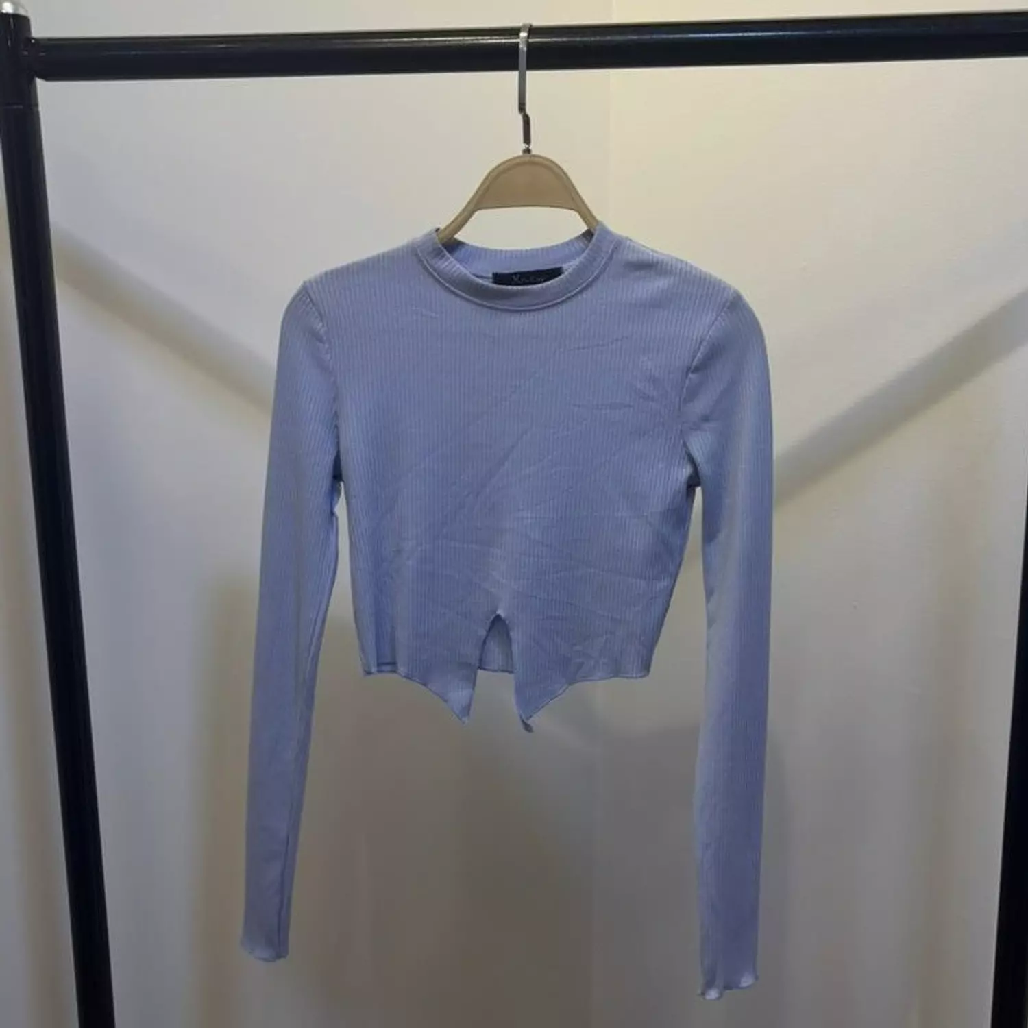 V top X hover image