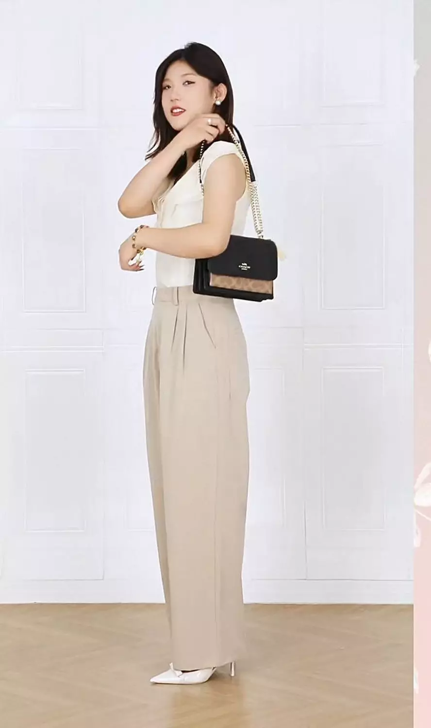 Coach Klare Crossbody in Signature Canvas  3