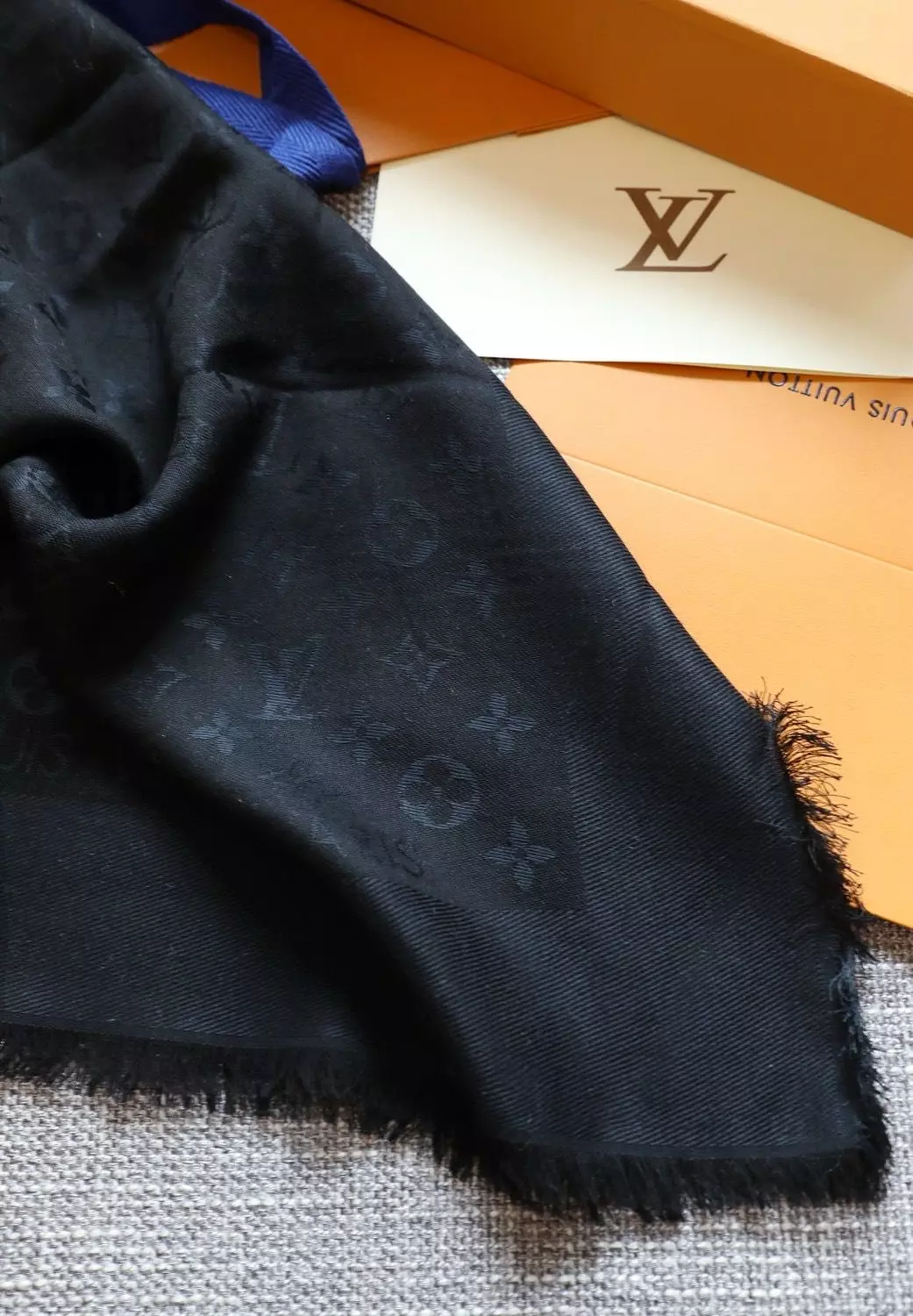 Lv scarf 2