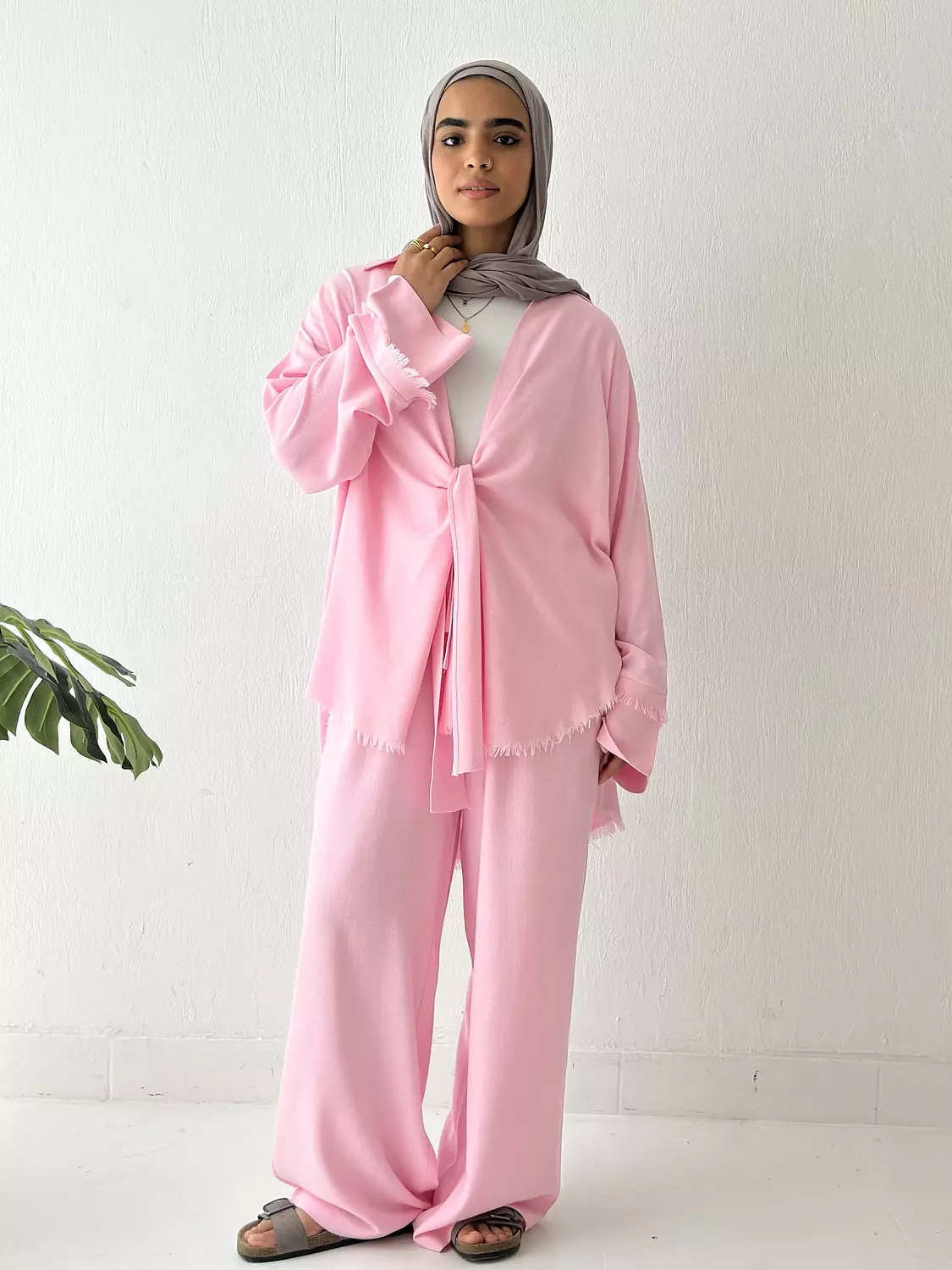 Front Knot Linen Set In Pink image