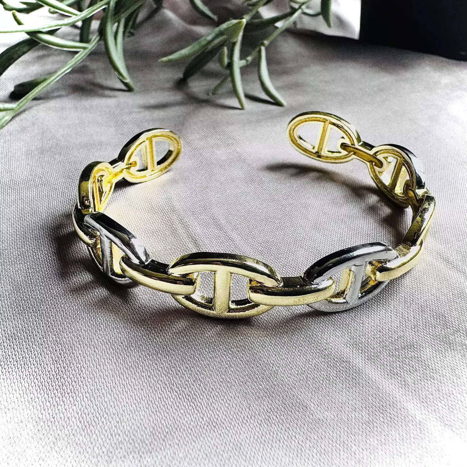 2 tones chain open bangle hover image