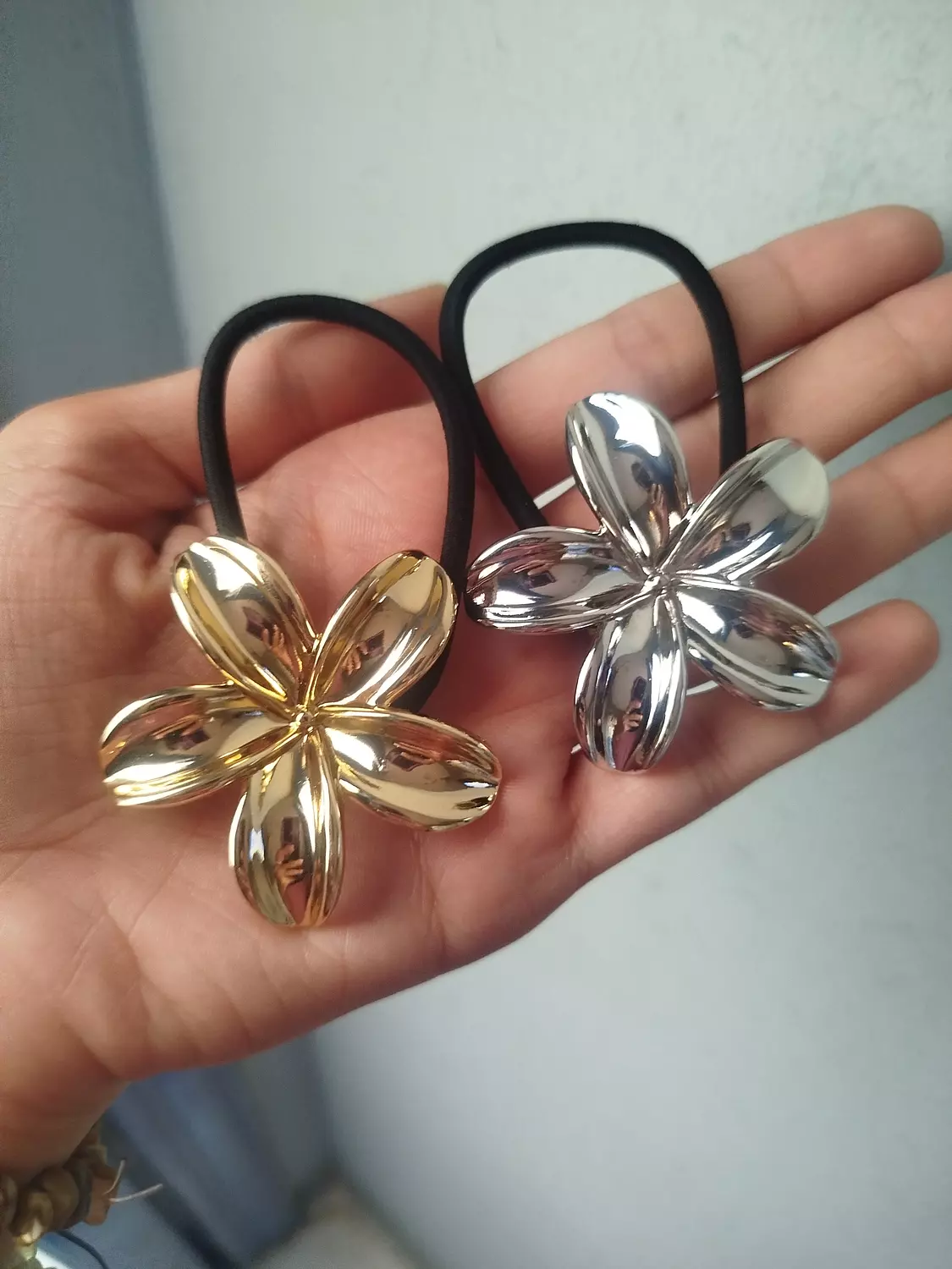 Flower hair piece  image