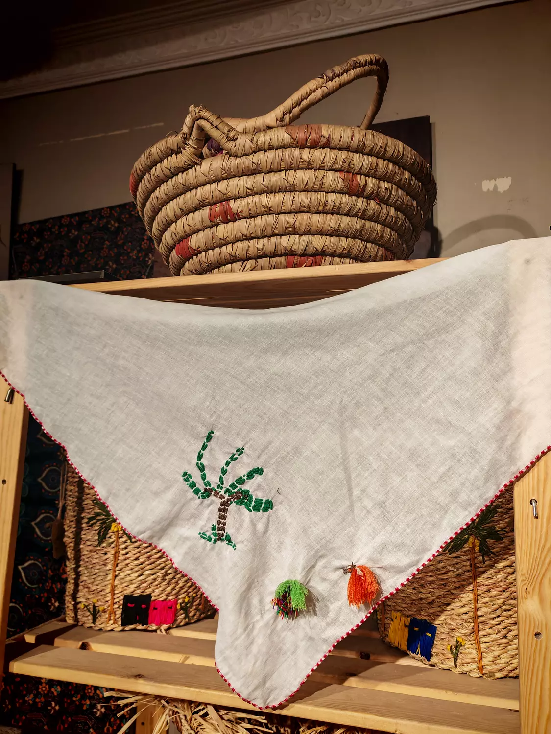 White siwi shawl 2