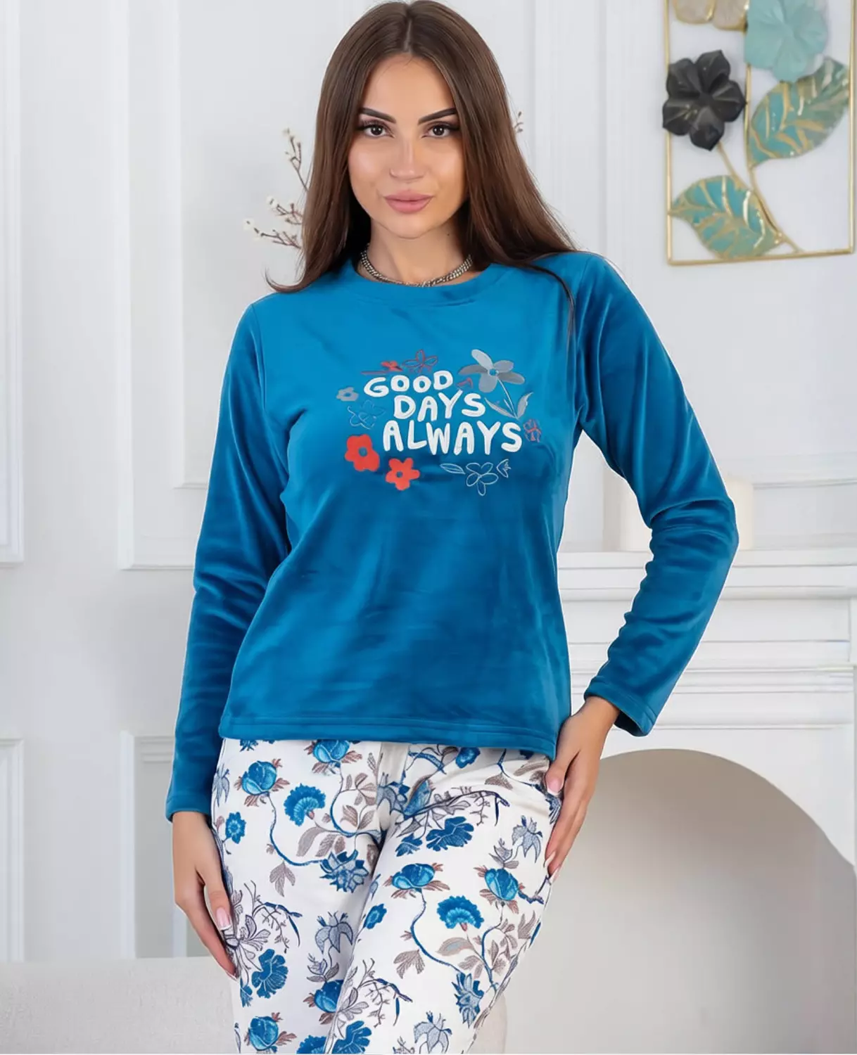 2-Piece Velvet Lounge Set image