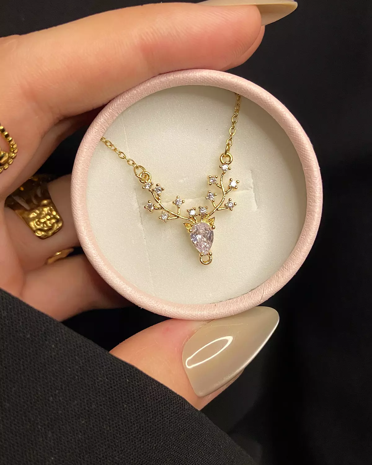 Golden Antler Elegance Necklace ✨ 1