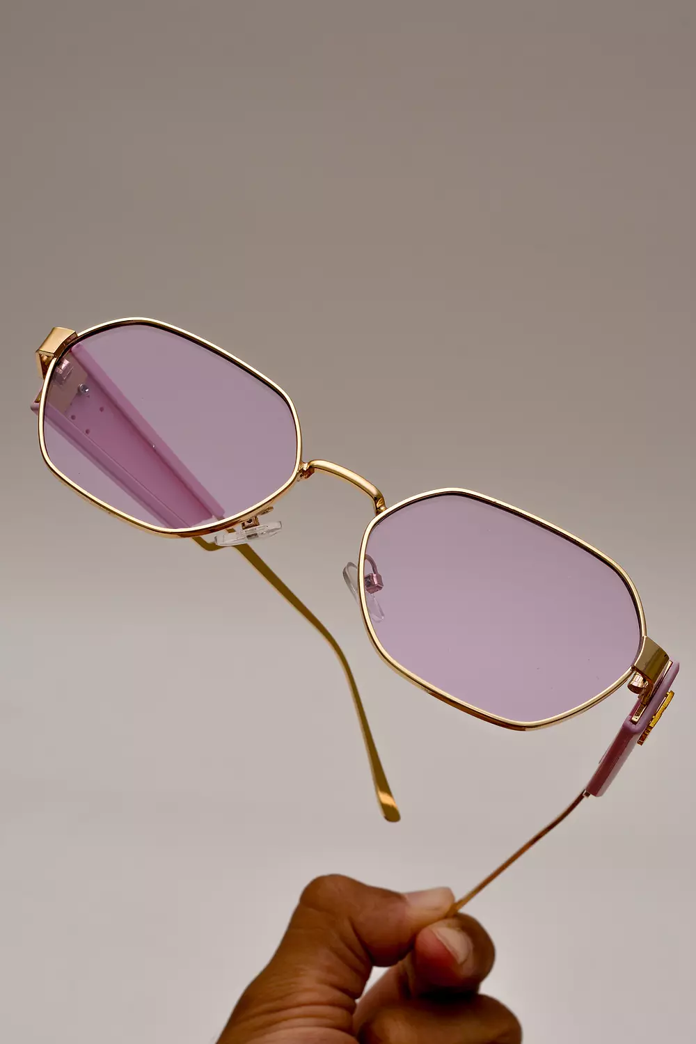<p style="text-align: start"><strong>trendy sunglasses</strong></p>