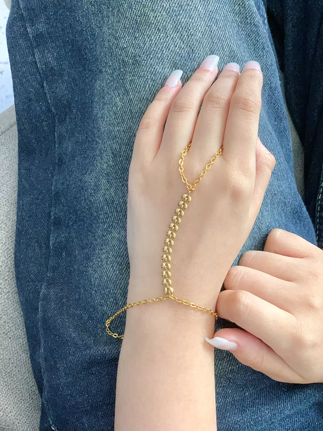 Huli hand chain image