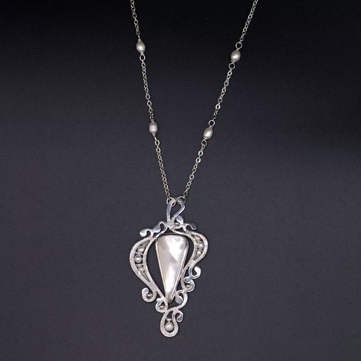 Silver pendant with mother of pearl. 1