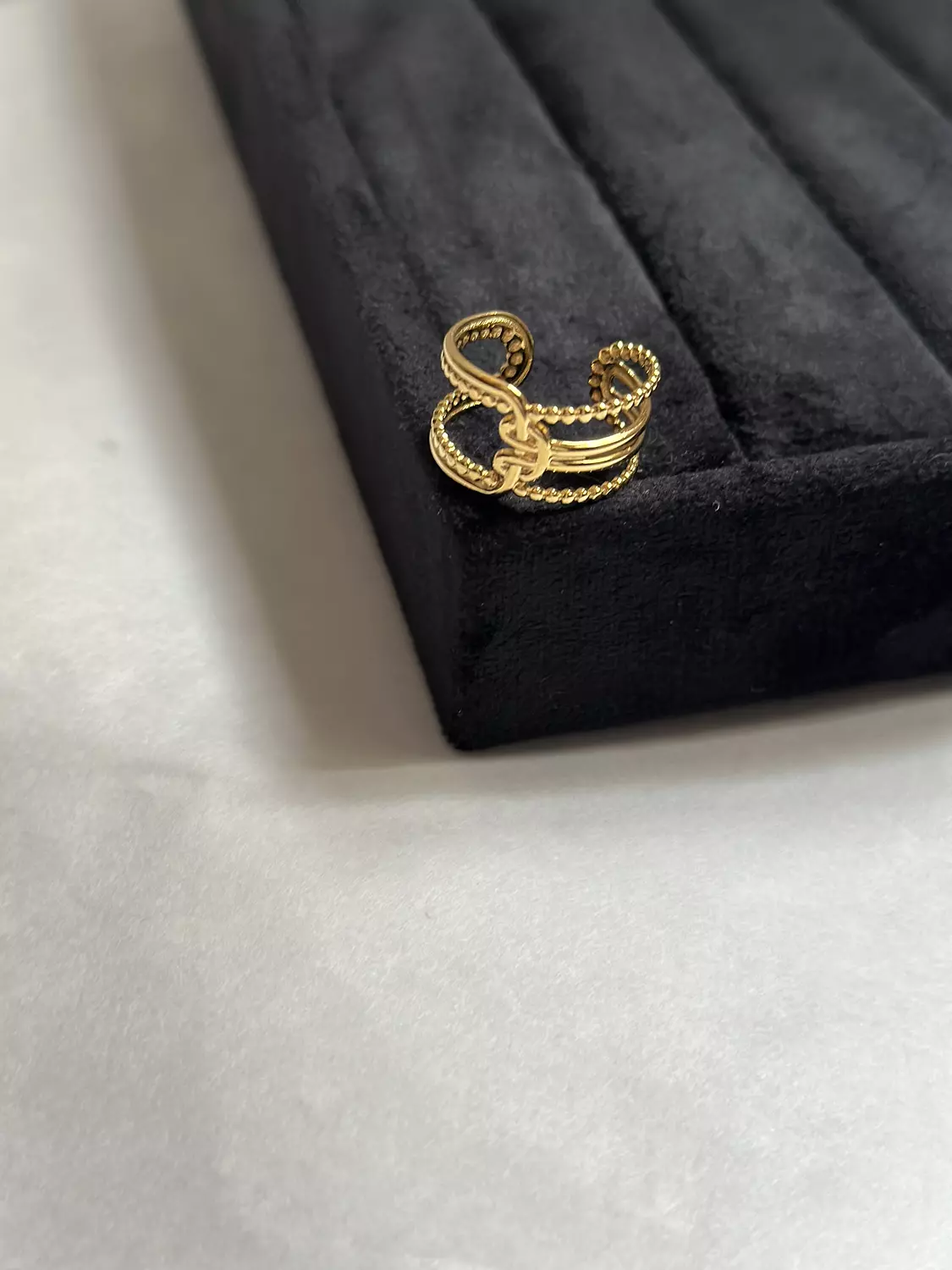 Closed knot ring 1