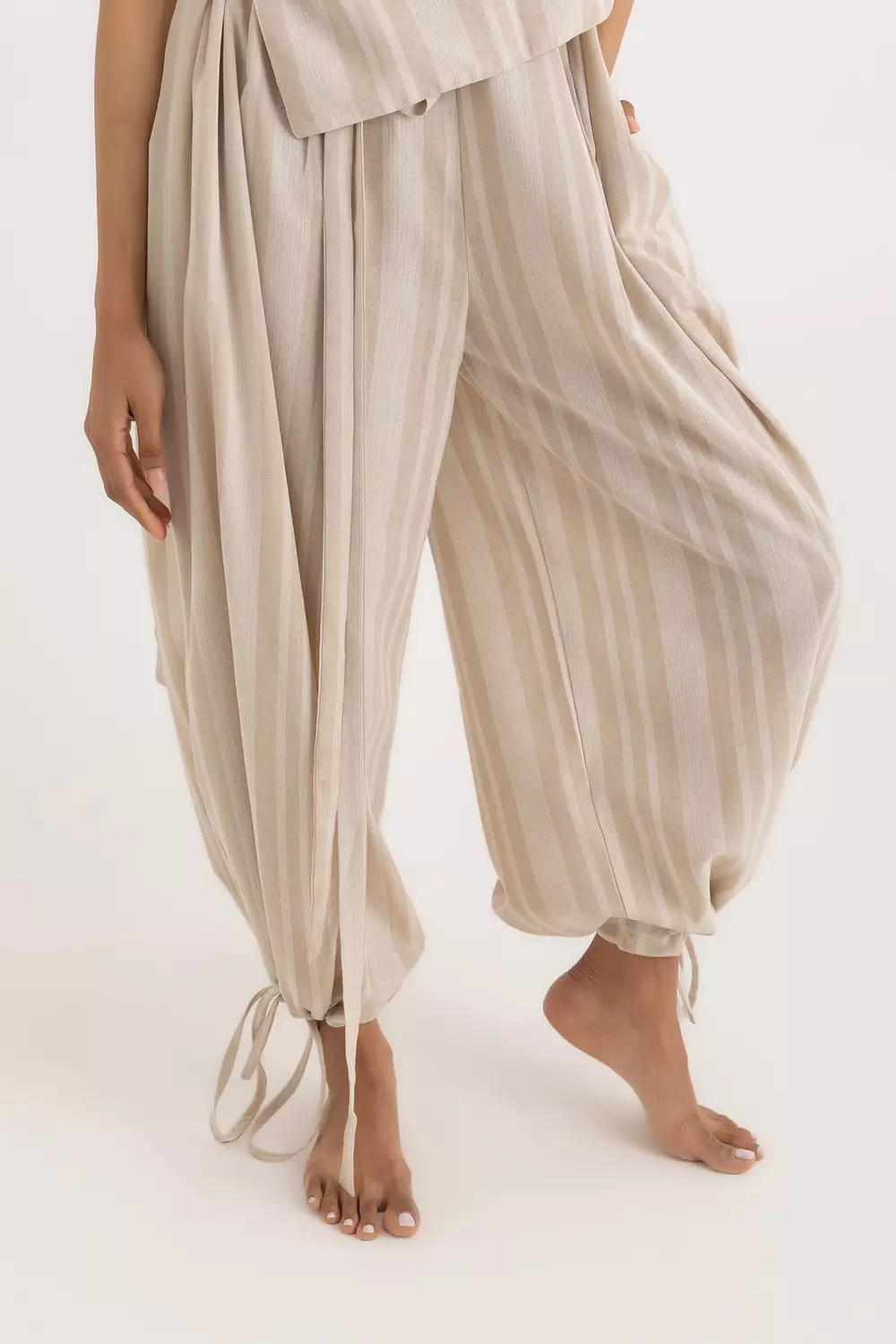 The Magic Linen Pants Beige Striped 4