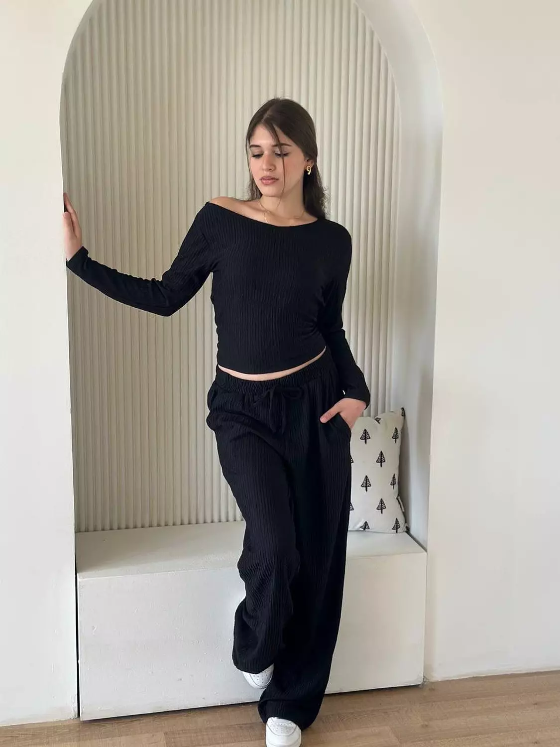 Crinkled Off-Shoulder Stretch Knit Set   13