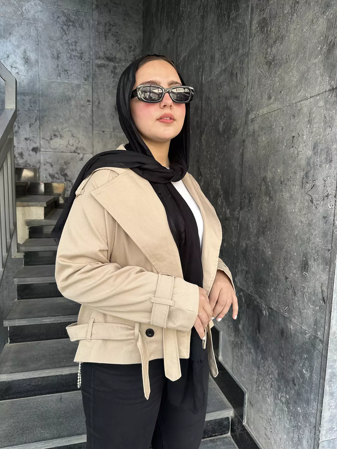 Cropped trench coat in beige 2