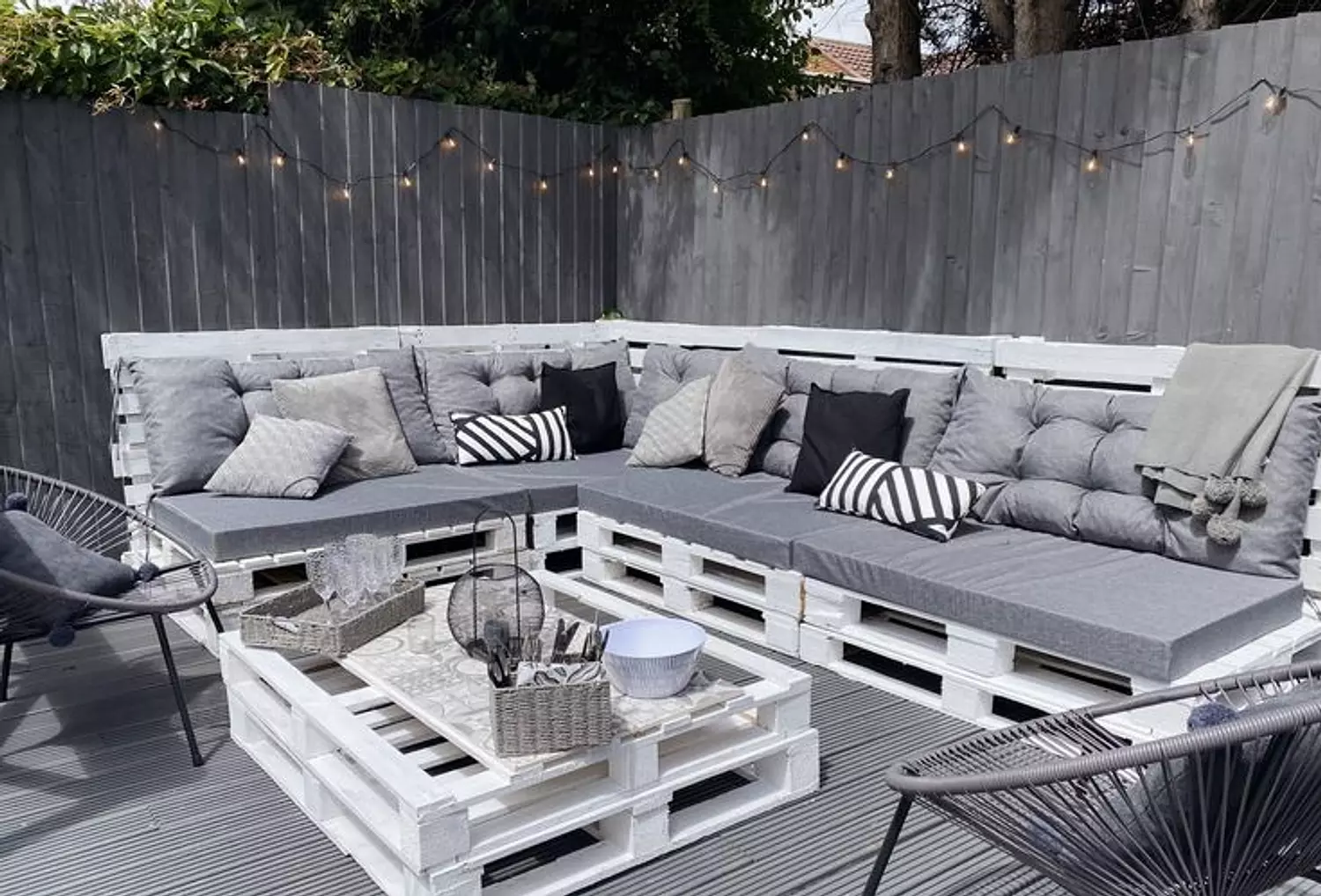 Pallet sofa (extra pallet back) 2