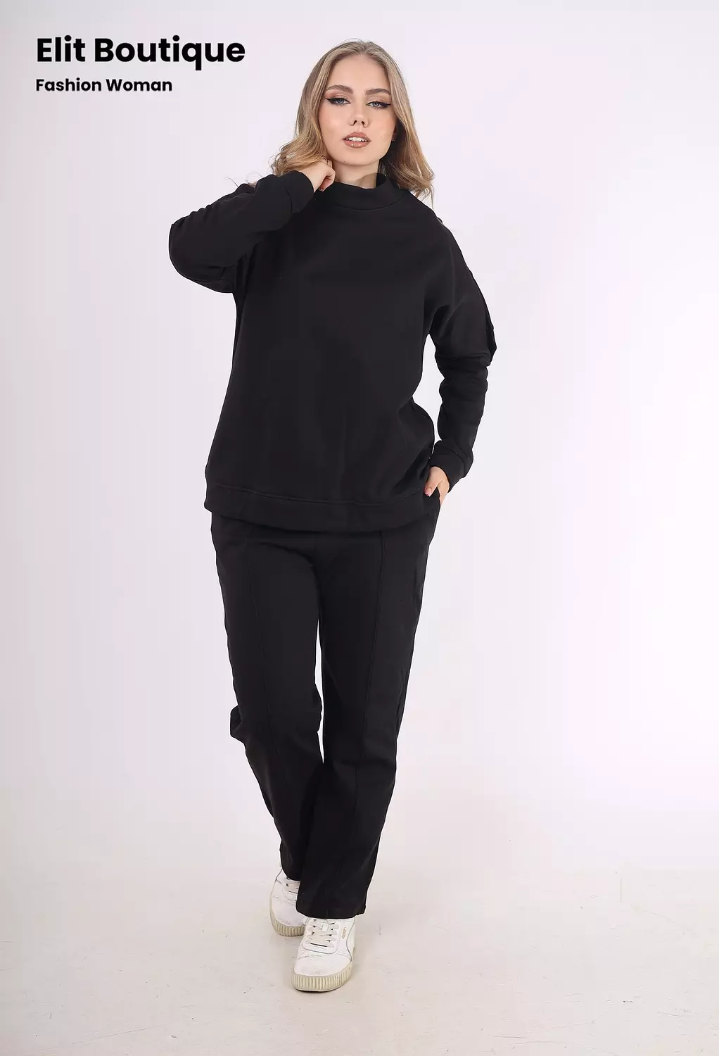 Suit with stripes on the side 4