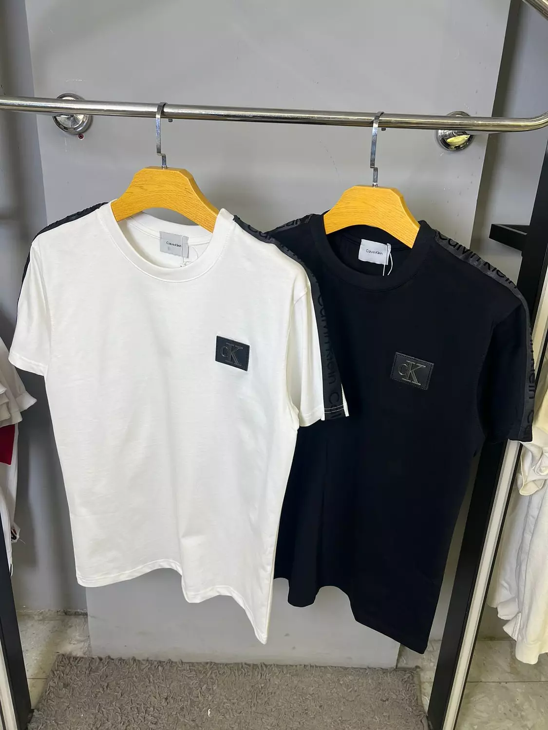 CALVIN KLEIN TSHIRT / 1424 6