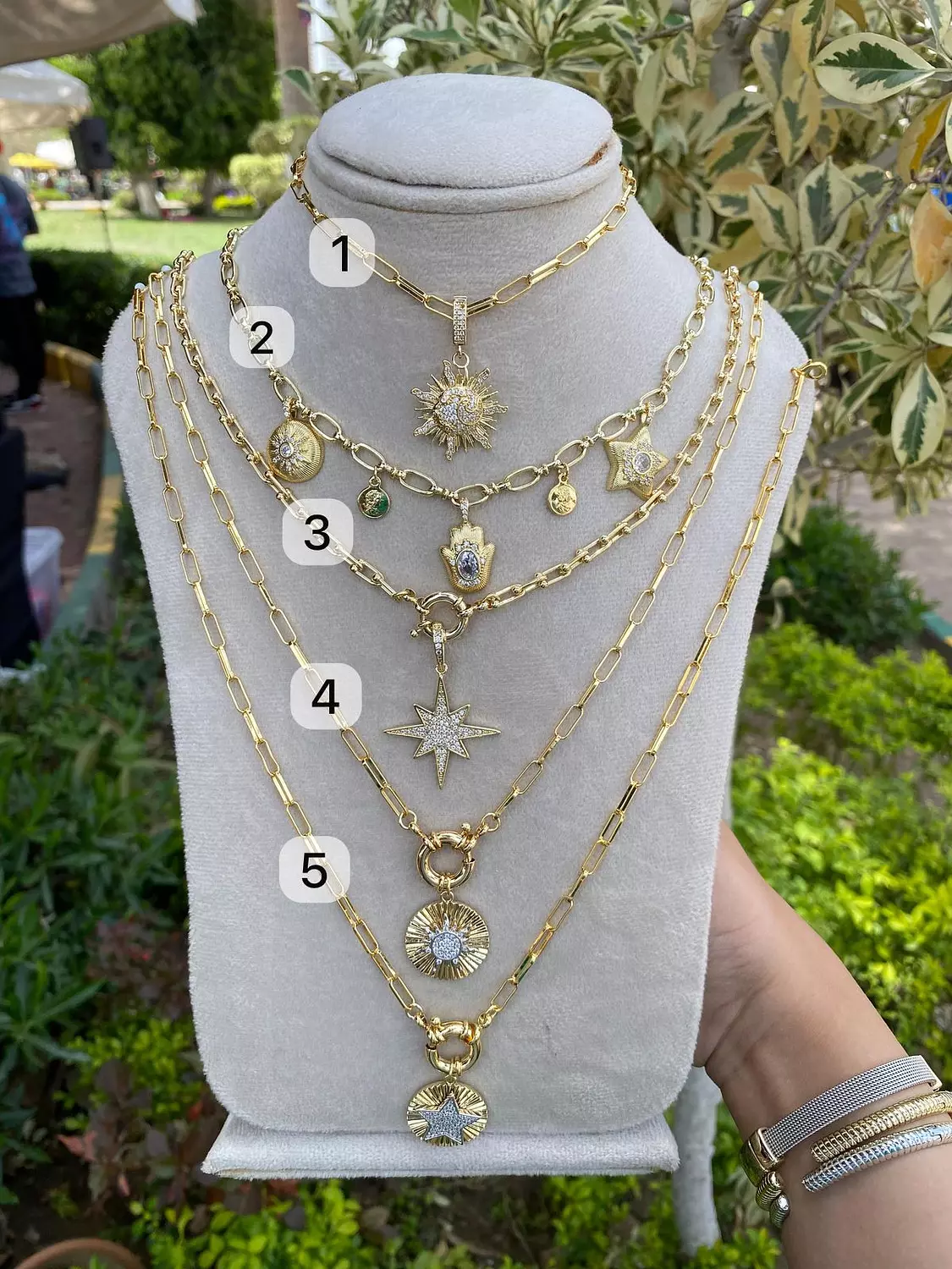 Glowy gold necklaces 1