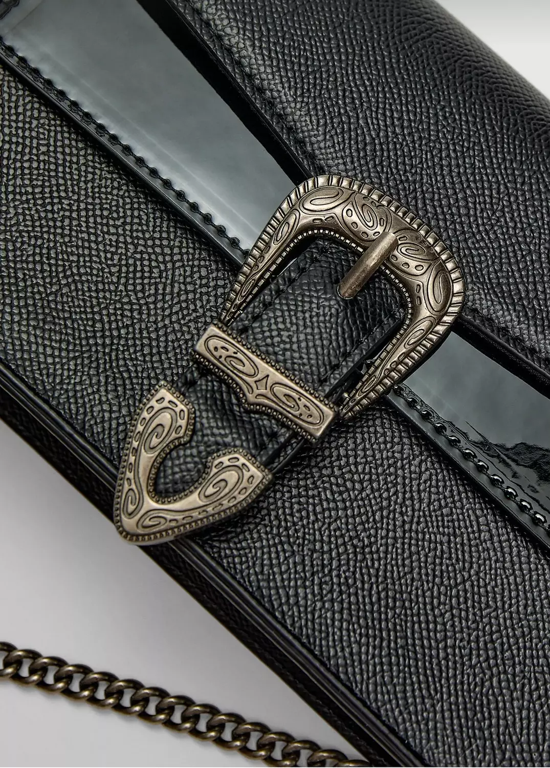 Cross body with chain 4