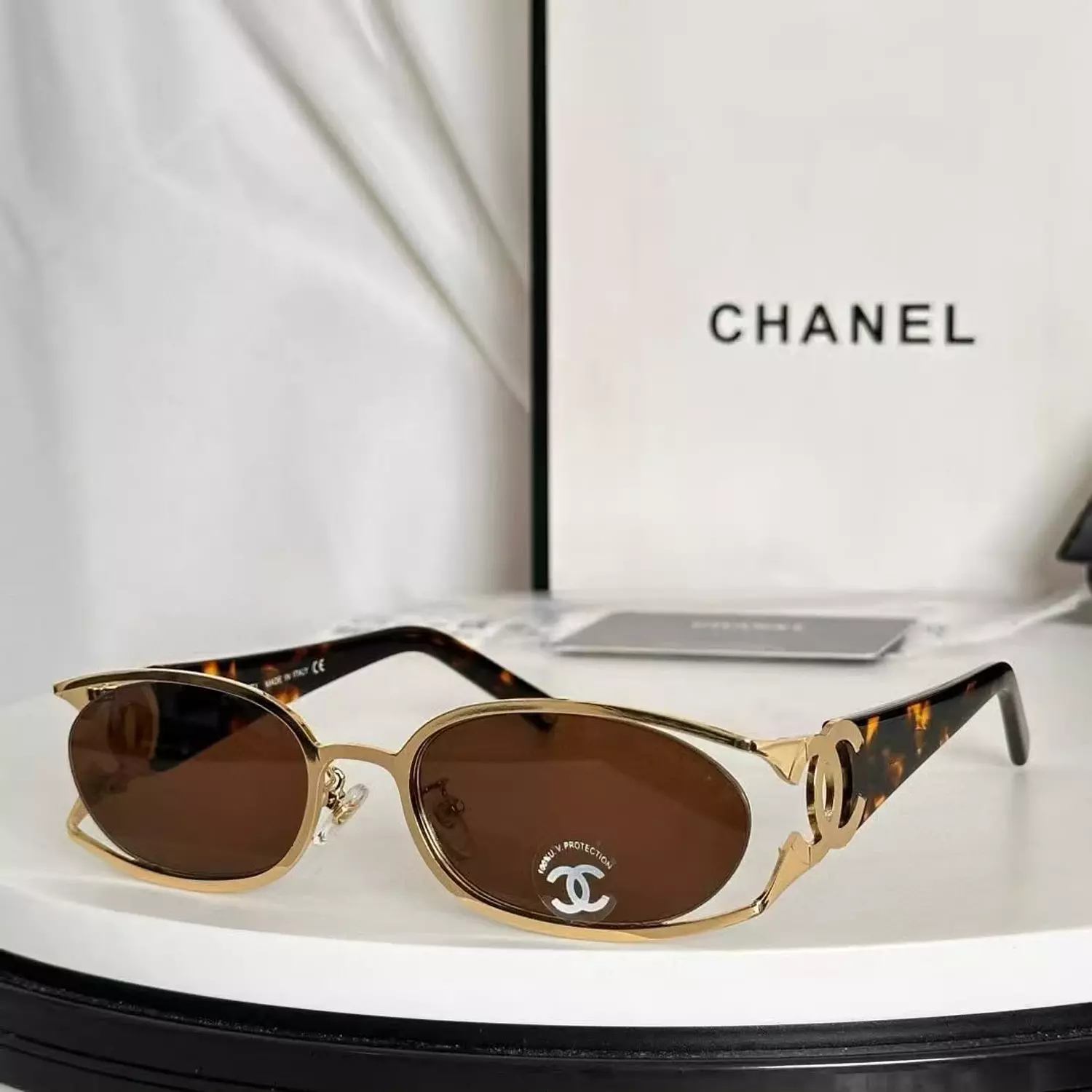 Chanel Glass image